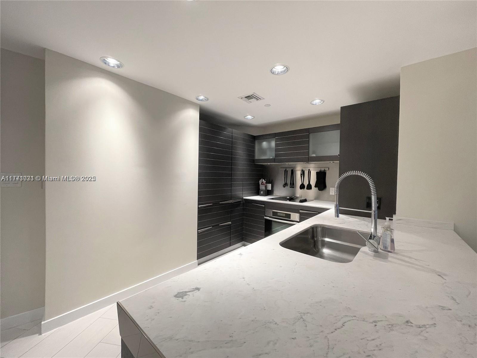 200 Biscayne Boulevard Way # 3803