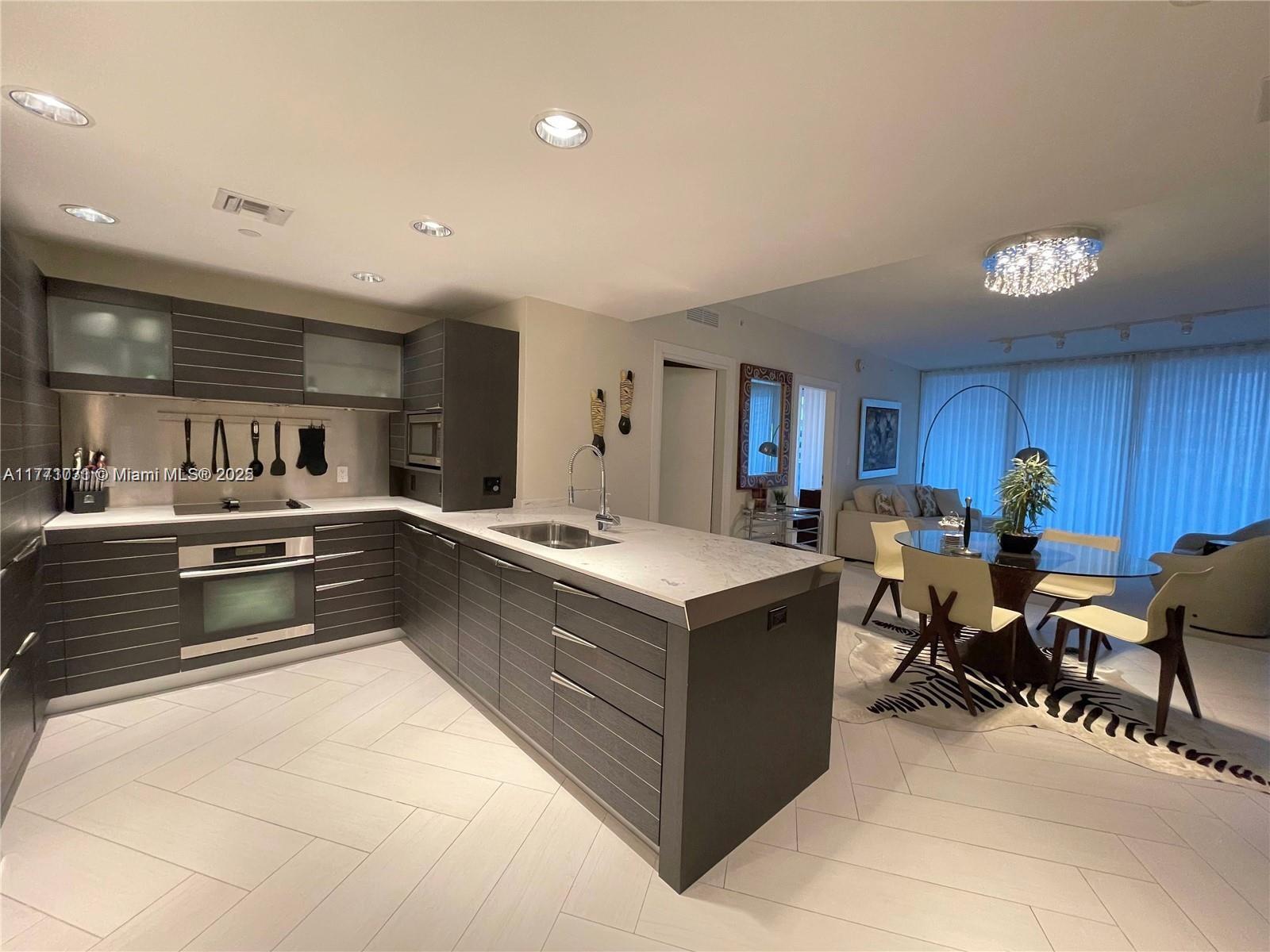 200 Biscayne Boulevard Way # 3803