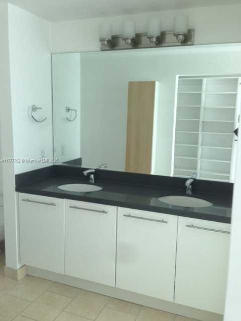90 SW 3rd St # 2801