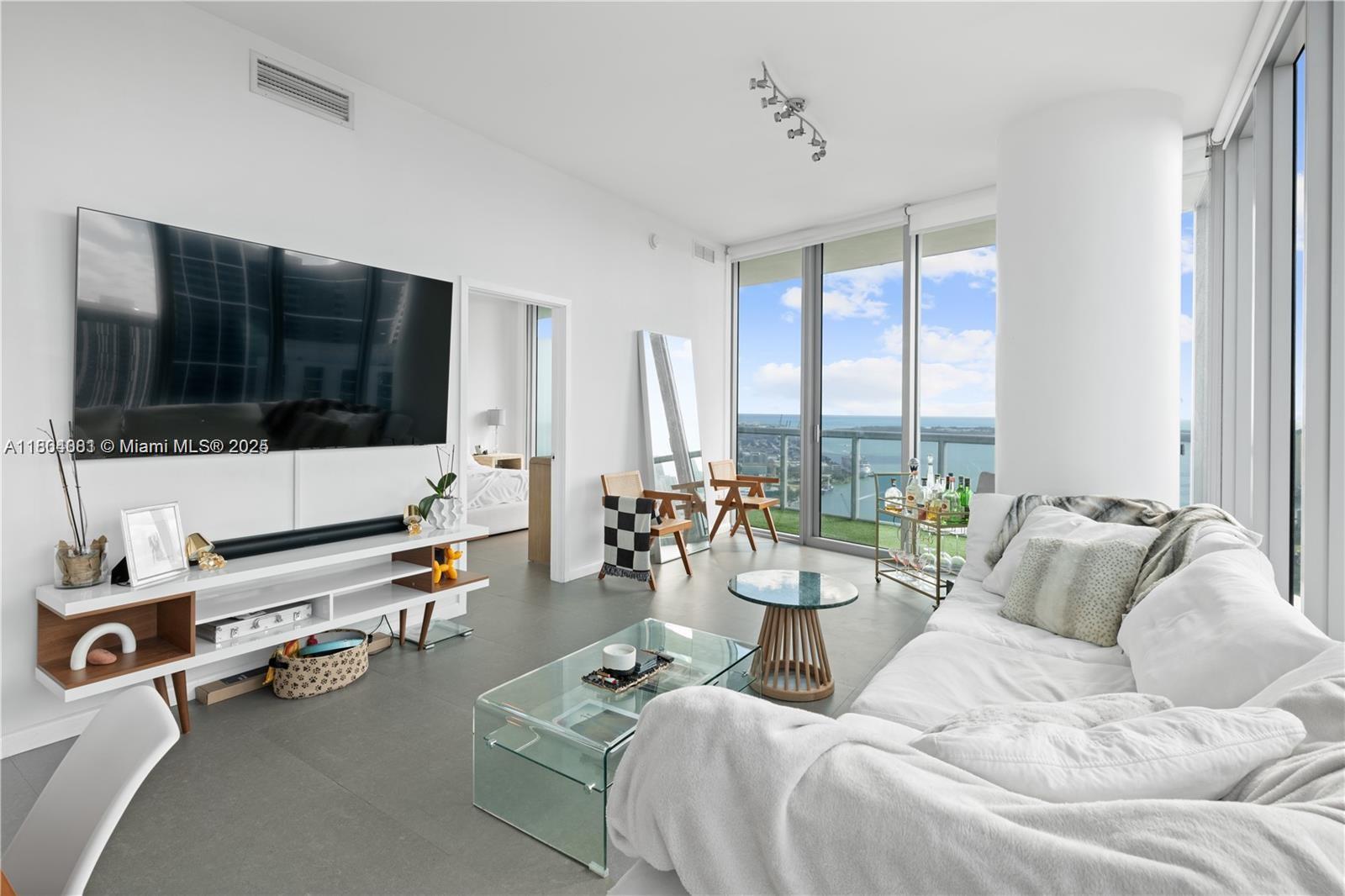 888 Biscayne Blvd # 4801