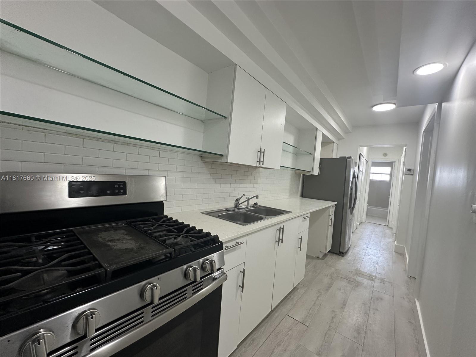 525 Meridian Ave # 406