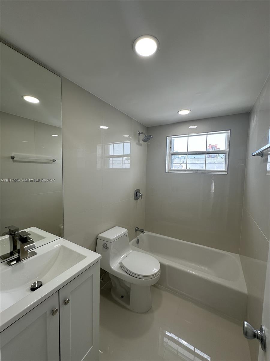525 Meridian Ave # 406