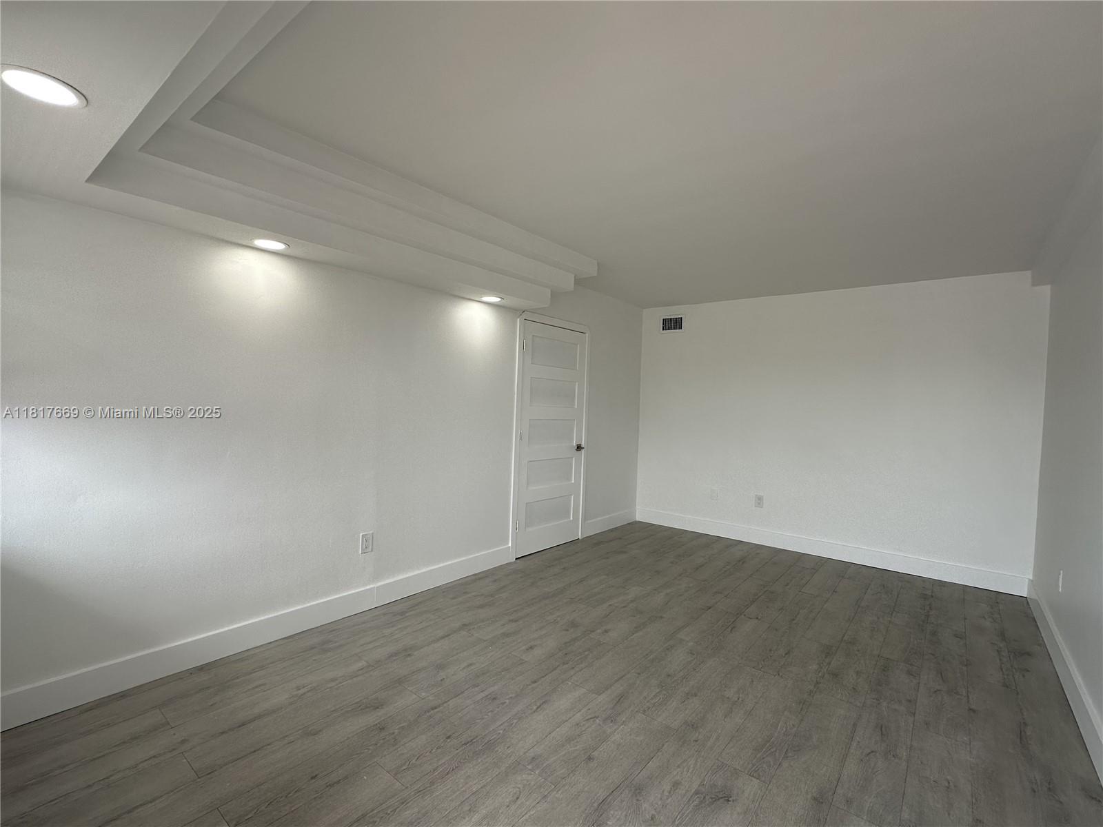 525 Meridian Ave # 406