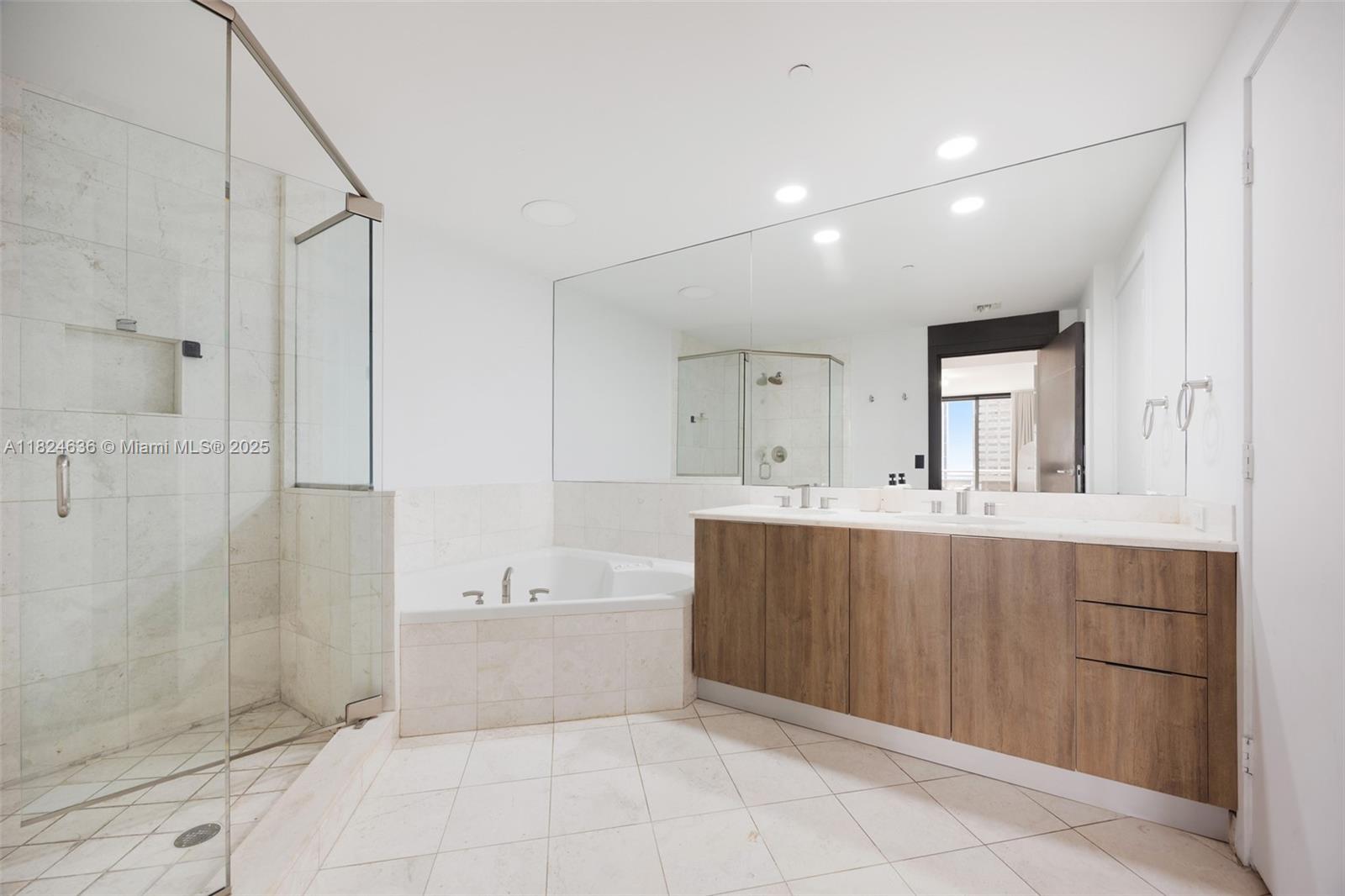 901 Brickell Key Blvd # 2506