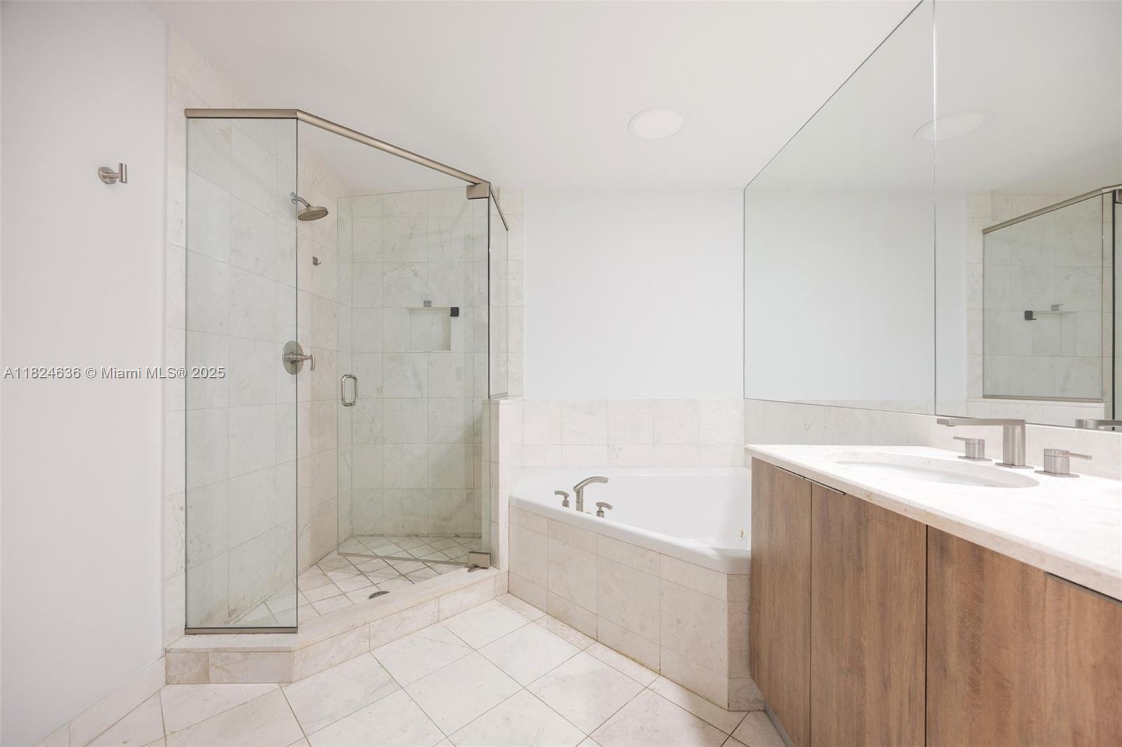 901 Brickell Key Blvd # 2506