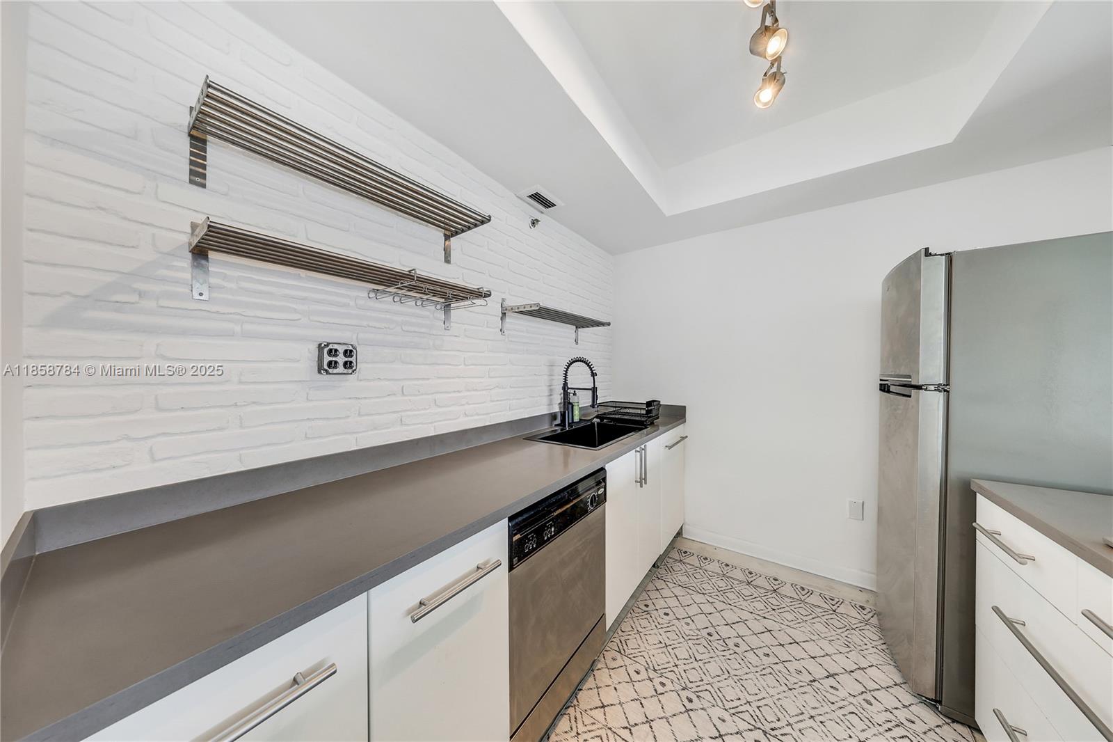 20 Island Ave # 1502