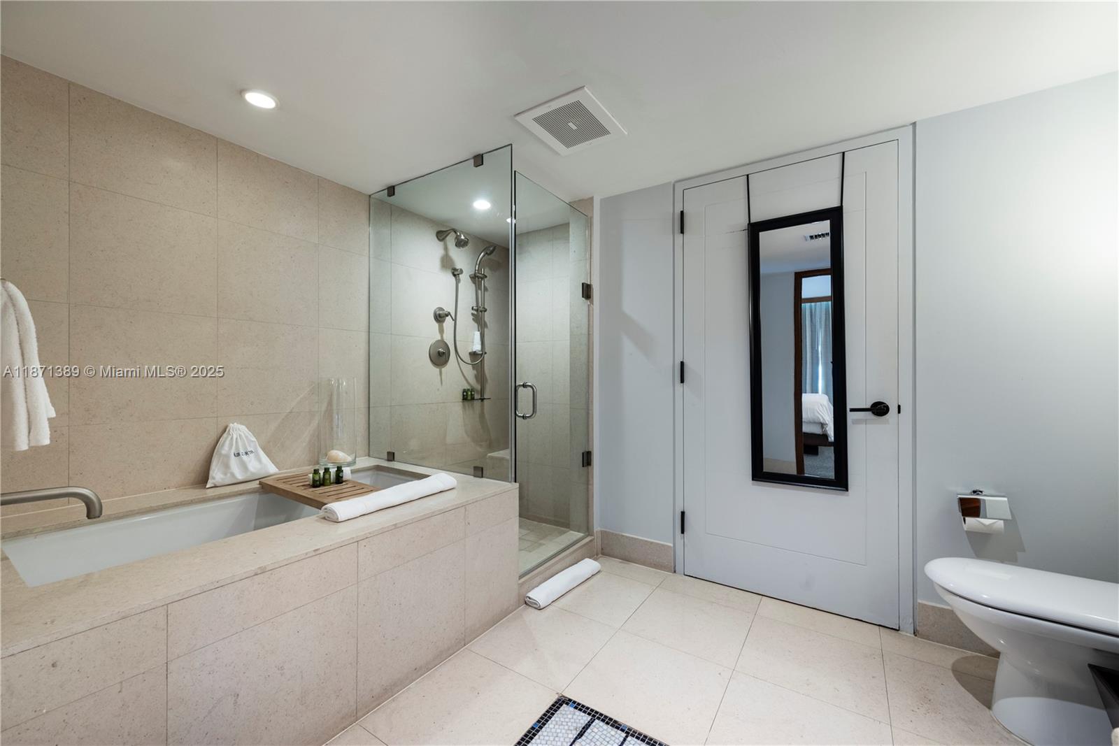 6801 Collins Ave Unit: 418 (deed 407)