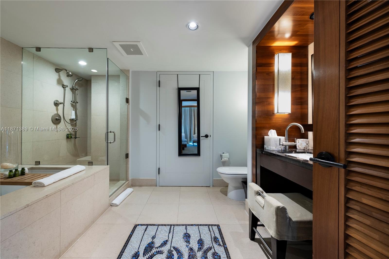6801 Collins Ave Unit: 418 (deed 407)
