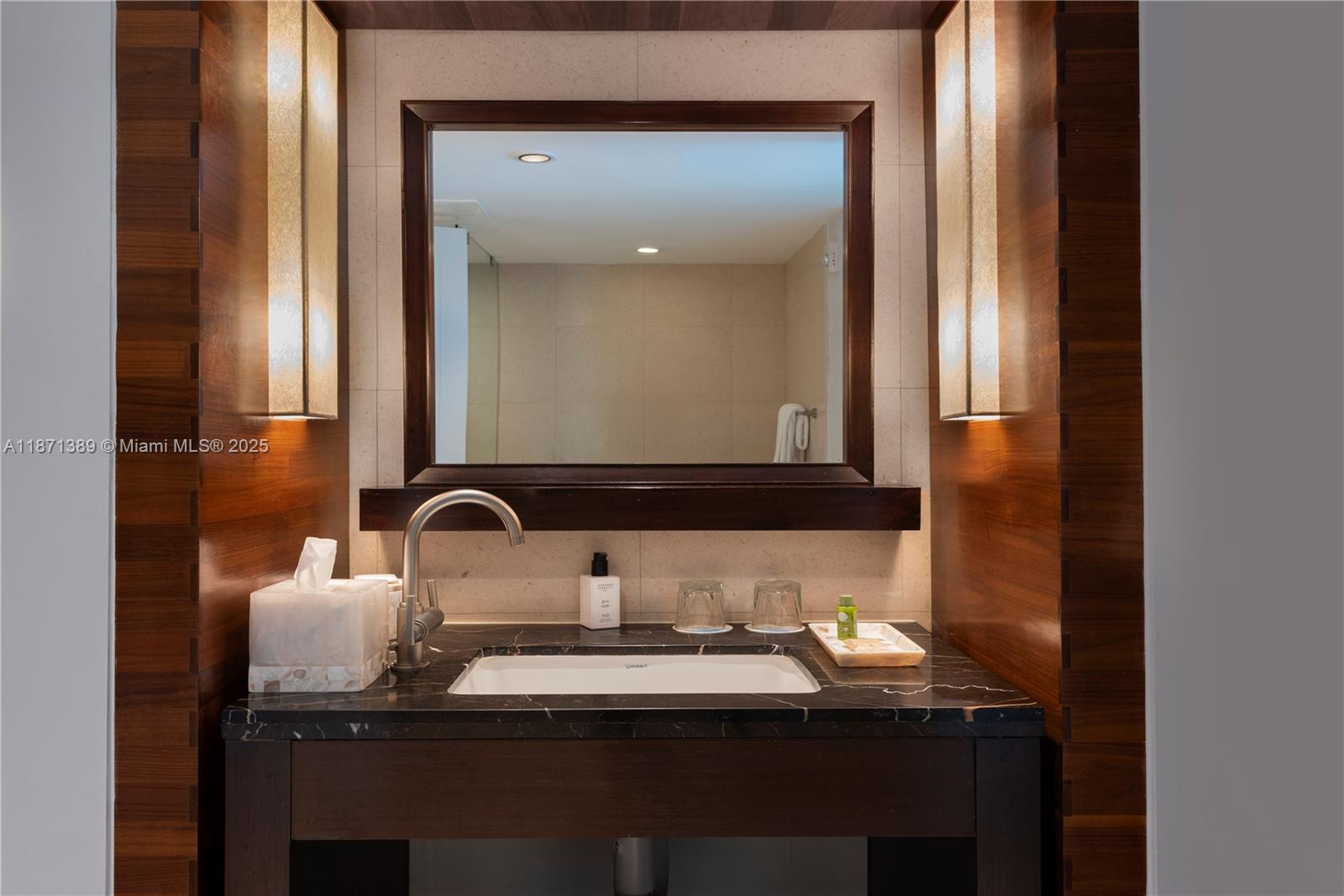 6801 Collins Ave Unit: 418 (deed 407)