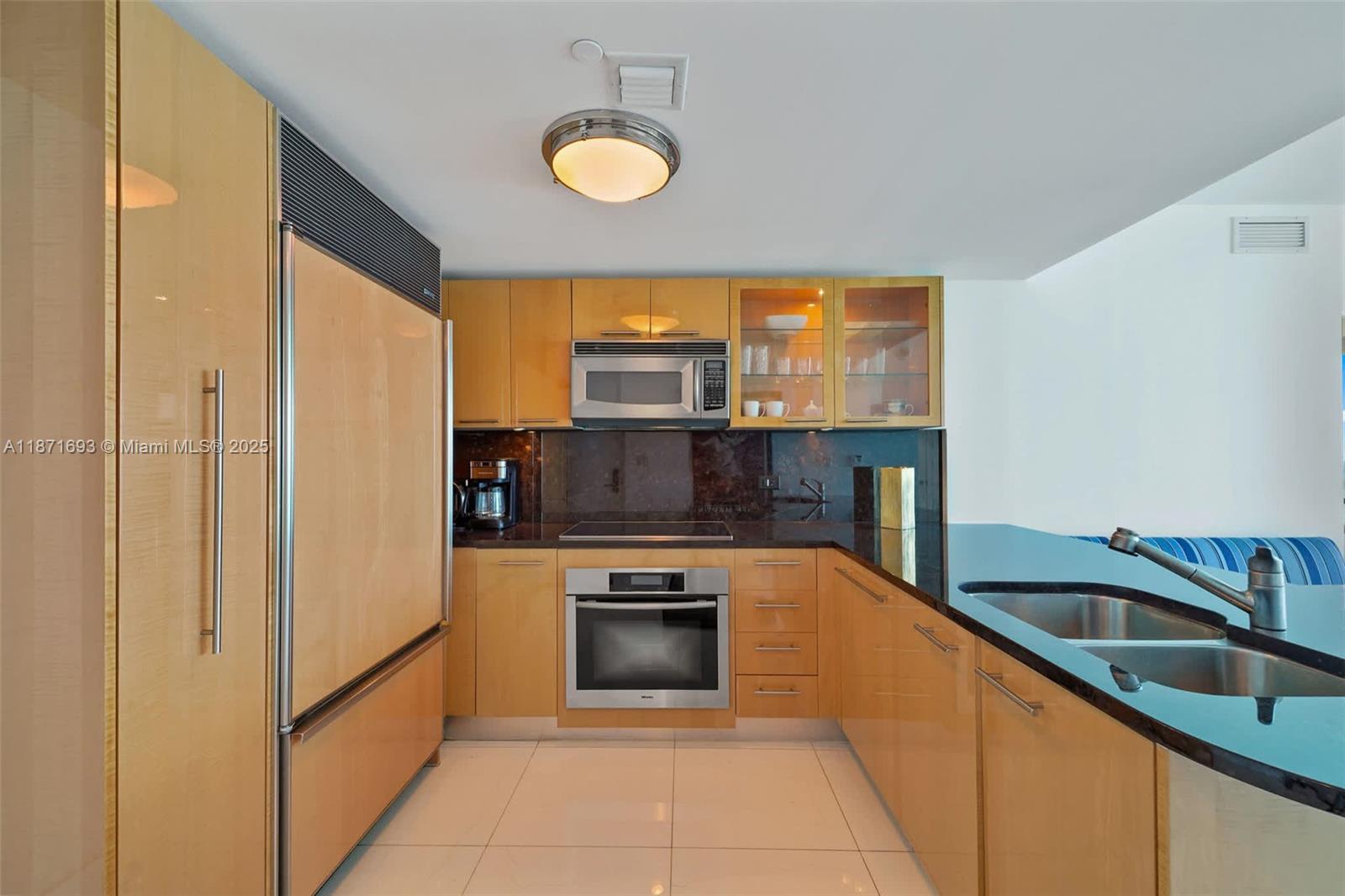 6801 Collins Ave Unit: 1204/1217