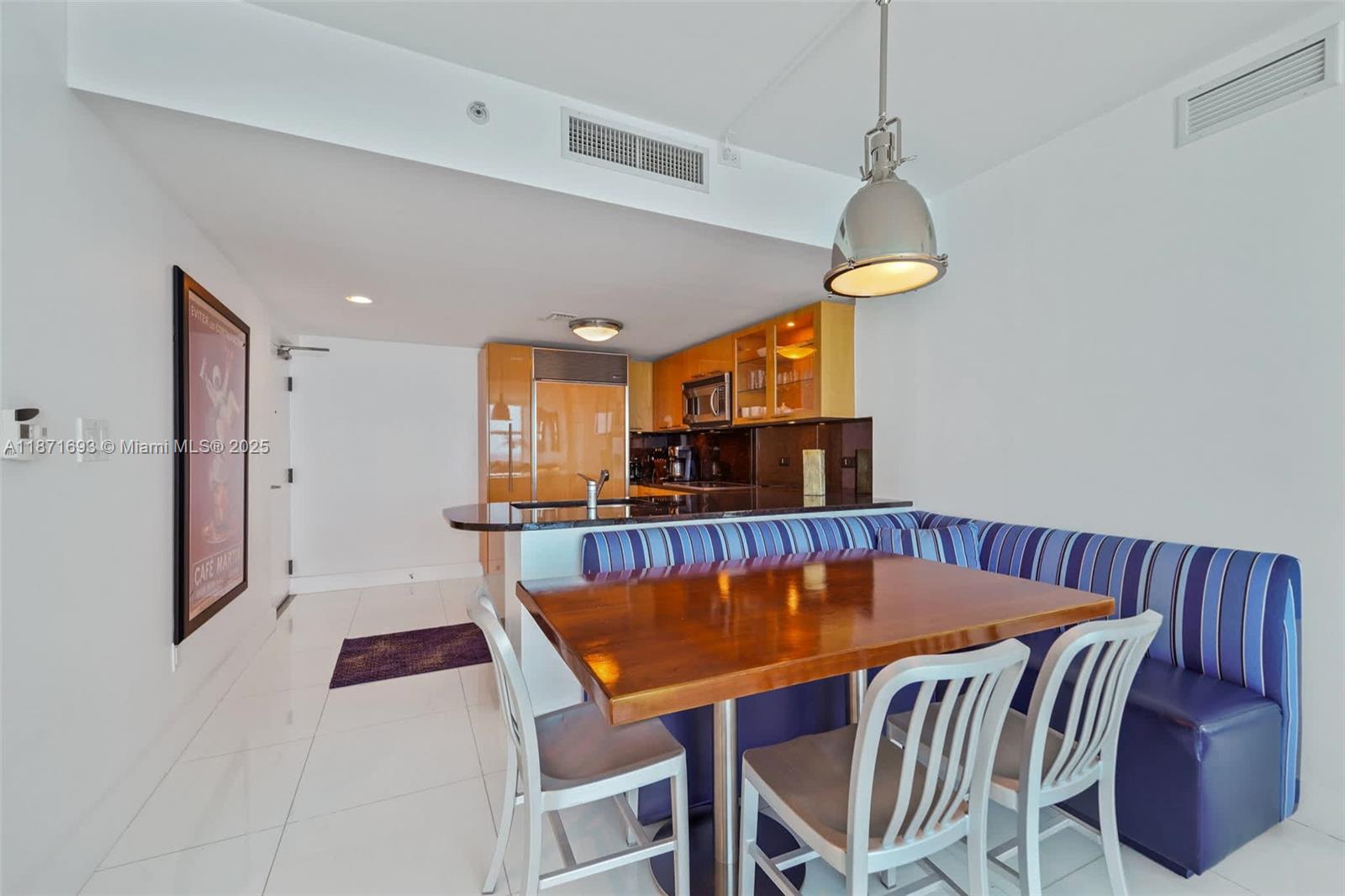 6801 Collins Ave Unit: 1204/1217