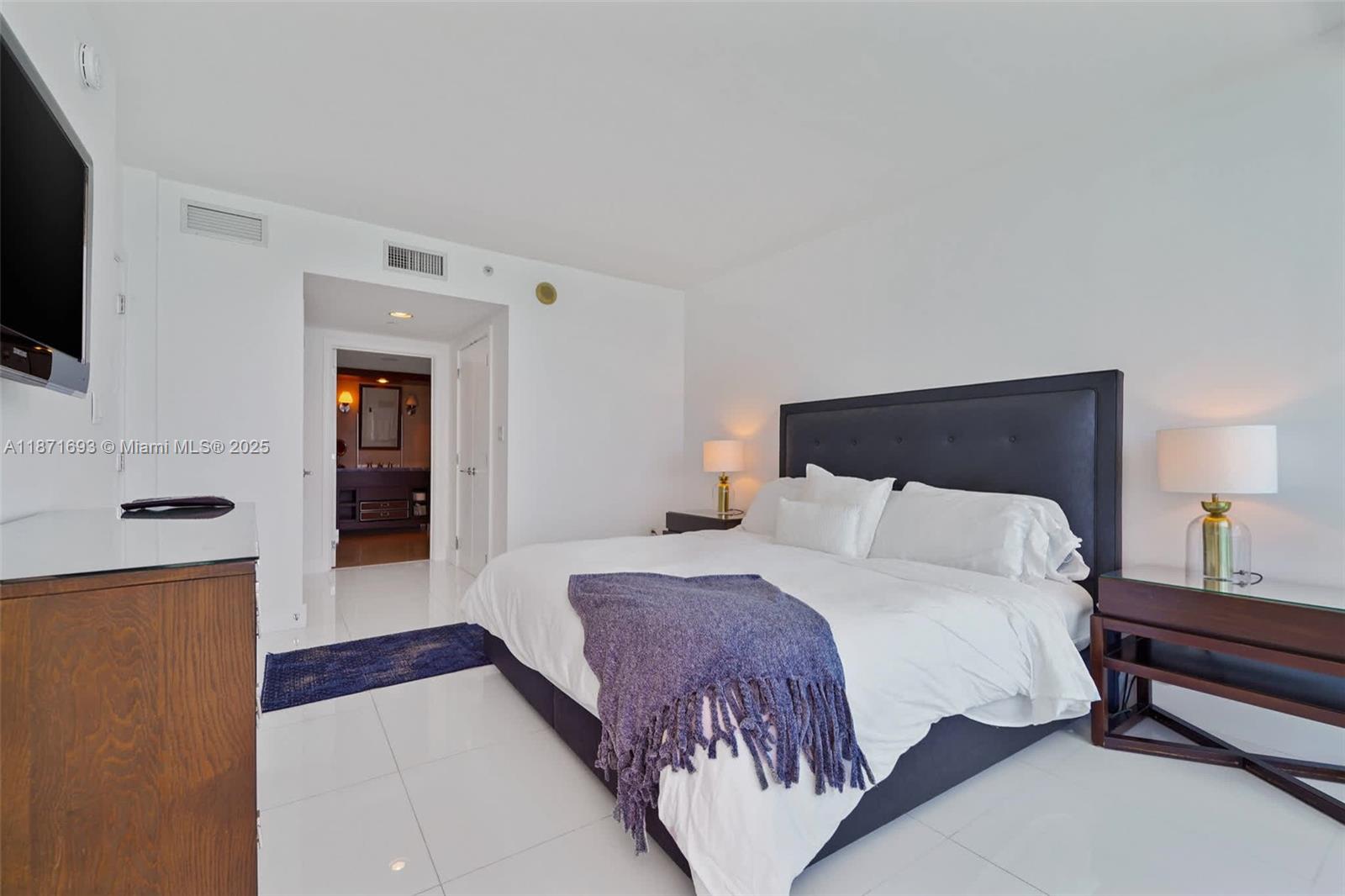 6801 Collins Ave Unit: 1204/1217