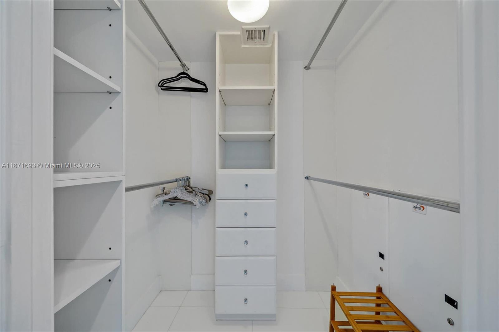 6801 Collins Ave Unit: 1204/1217