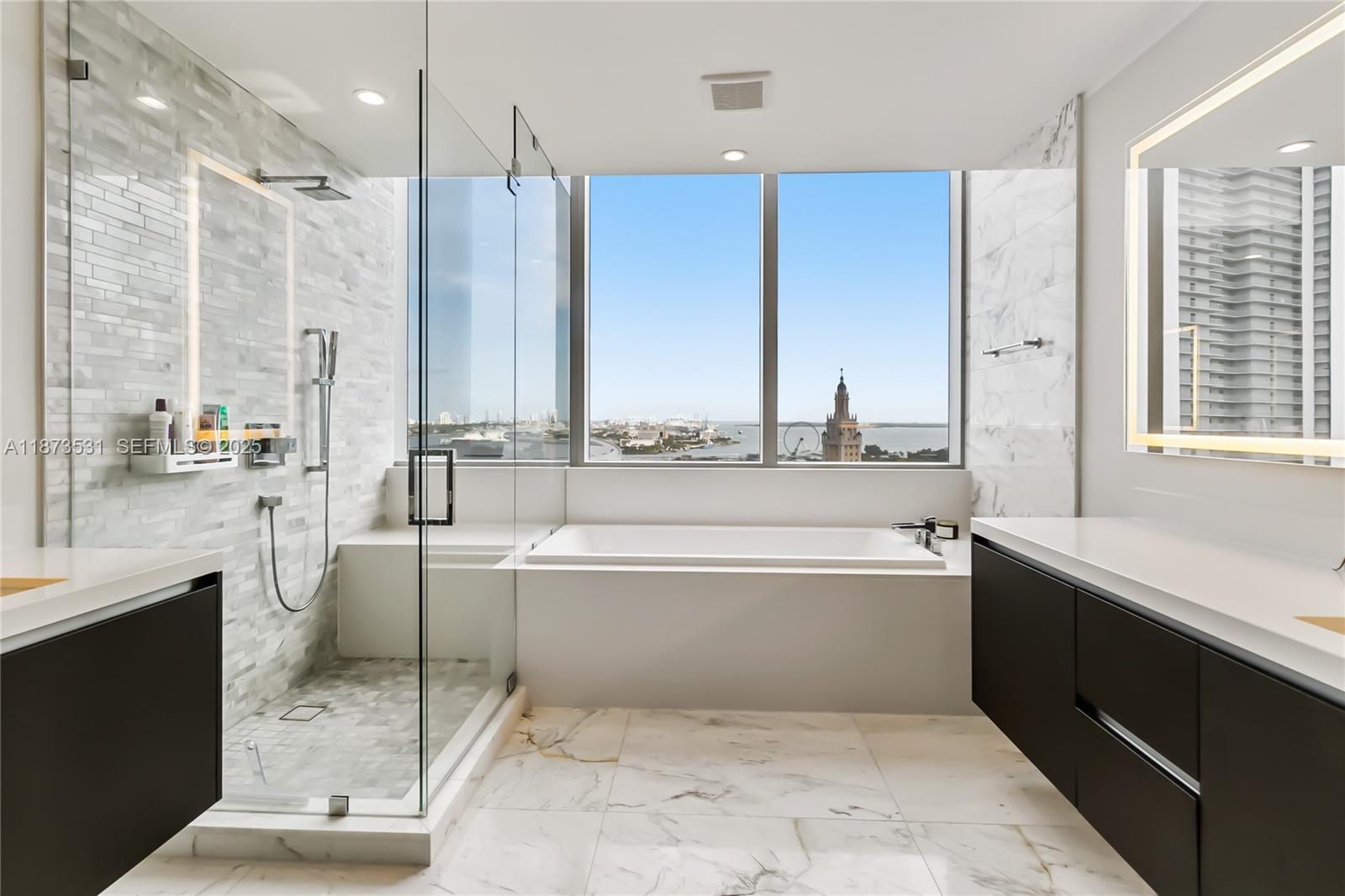 851 NE 1st Ave # 1611