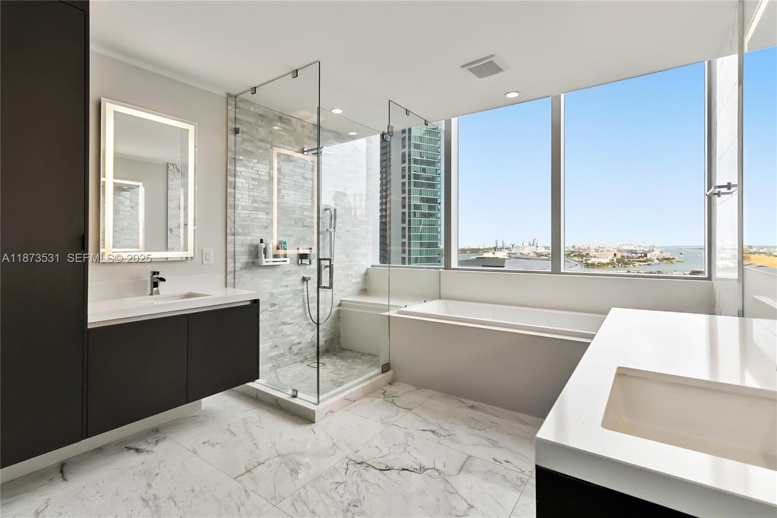 851 NE 1st Ave # 1611