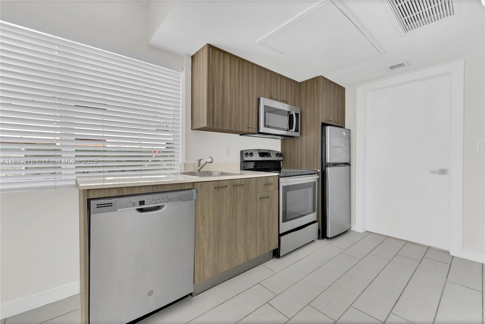 740 Meridian Ave # 18