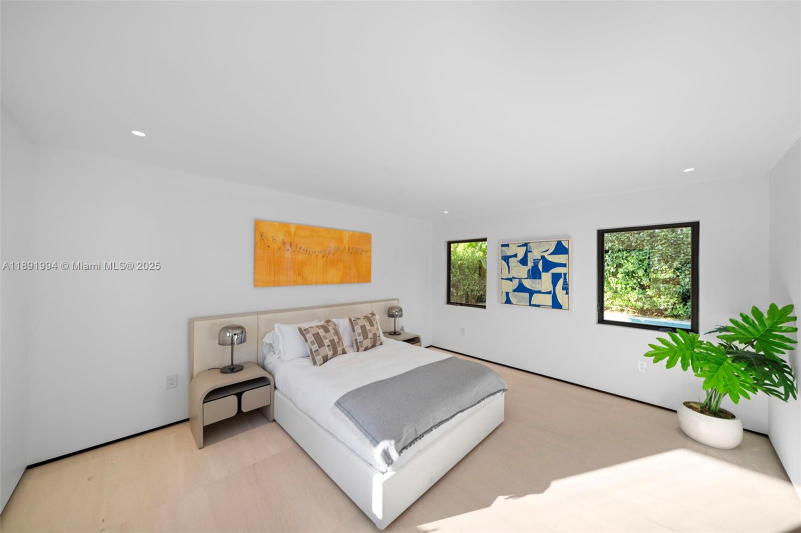 222 E Rivo Alto Dr