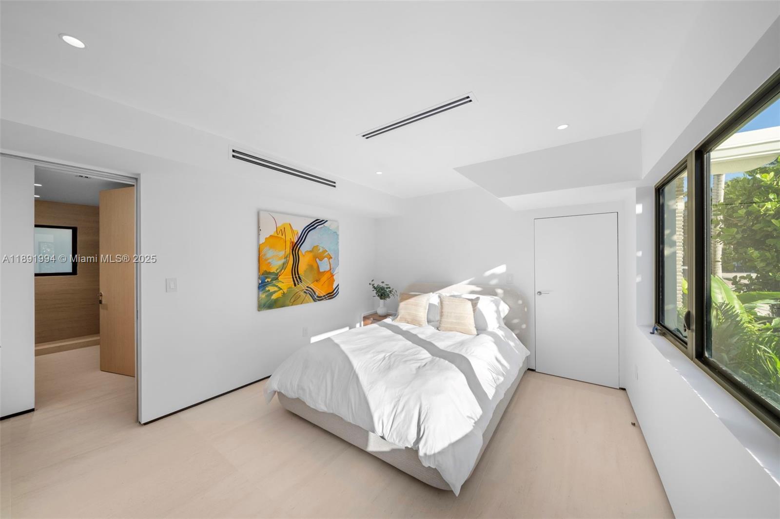 222 E Rivo Alto Dr