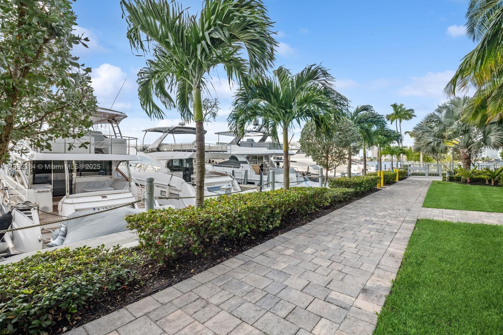 17111 Biscayne Blvd # 1004