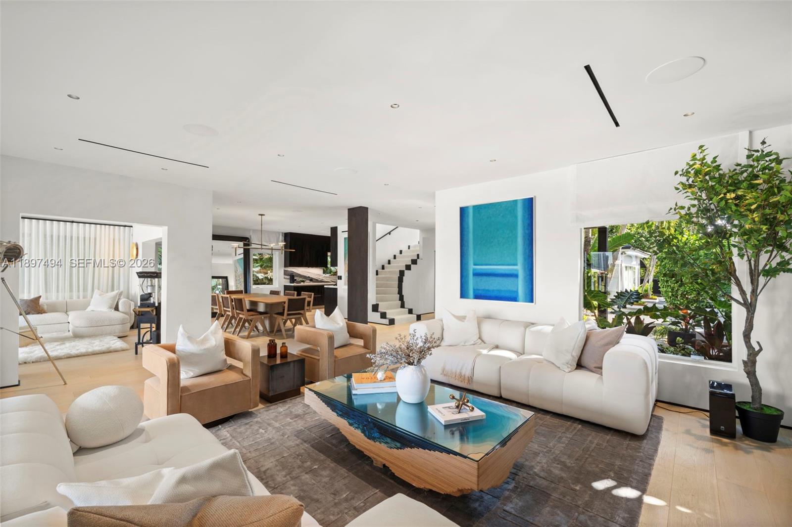 244 W San Marino Dr