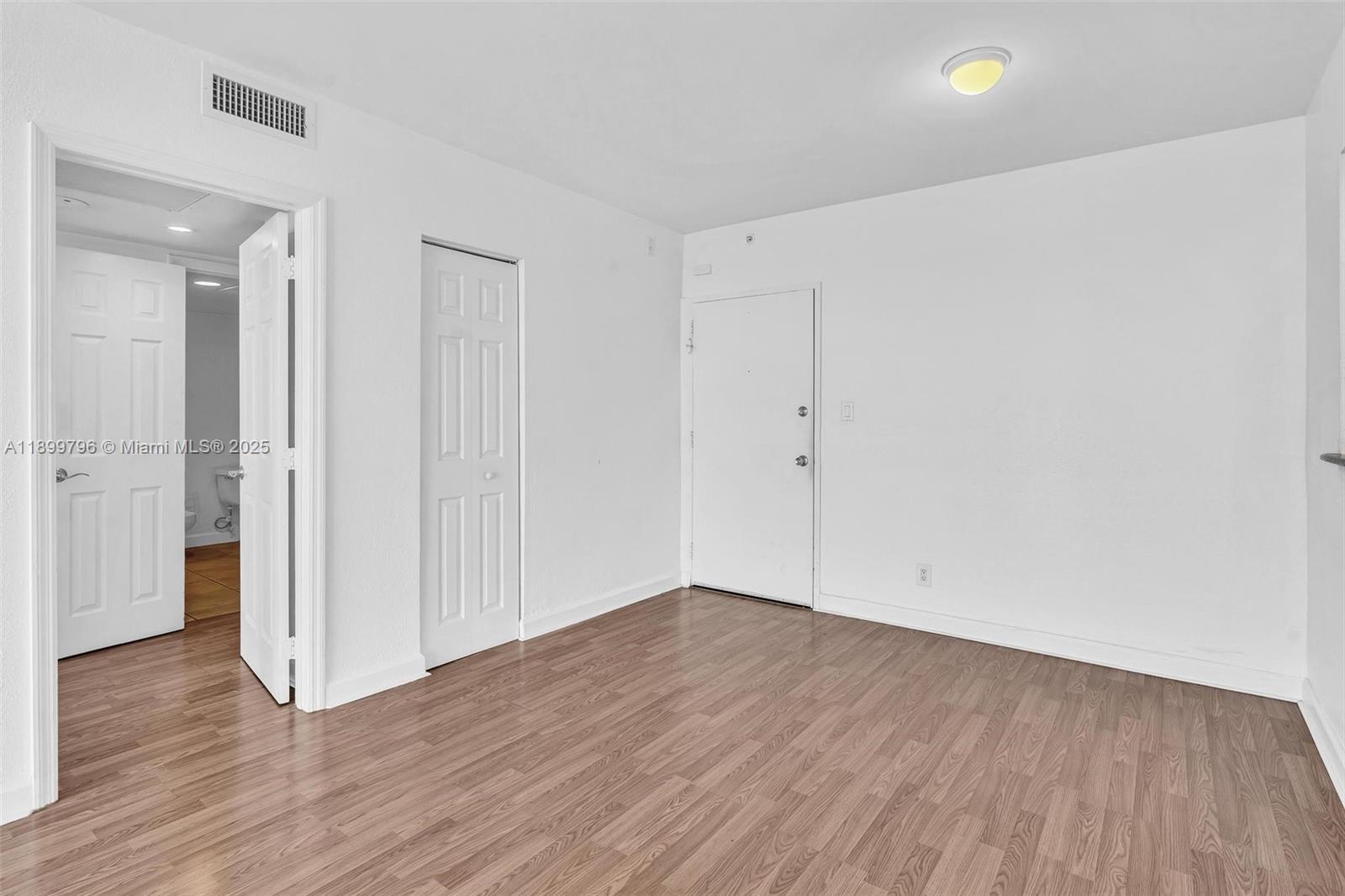 5600 Collins Ave # 10J
