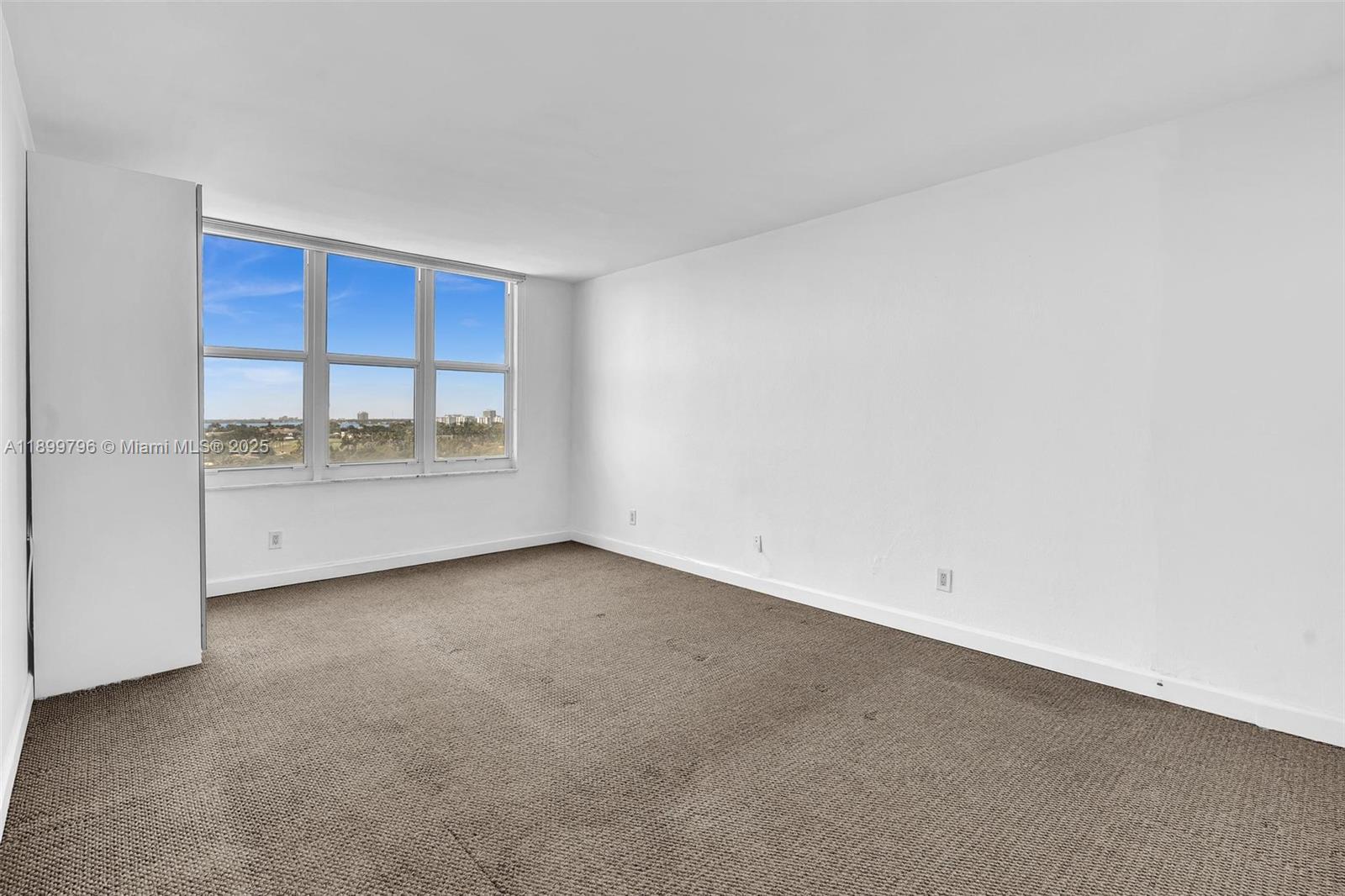 5600 Collins Ave # 10J