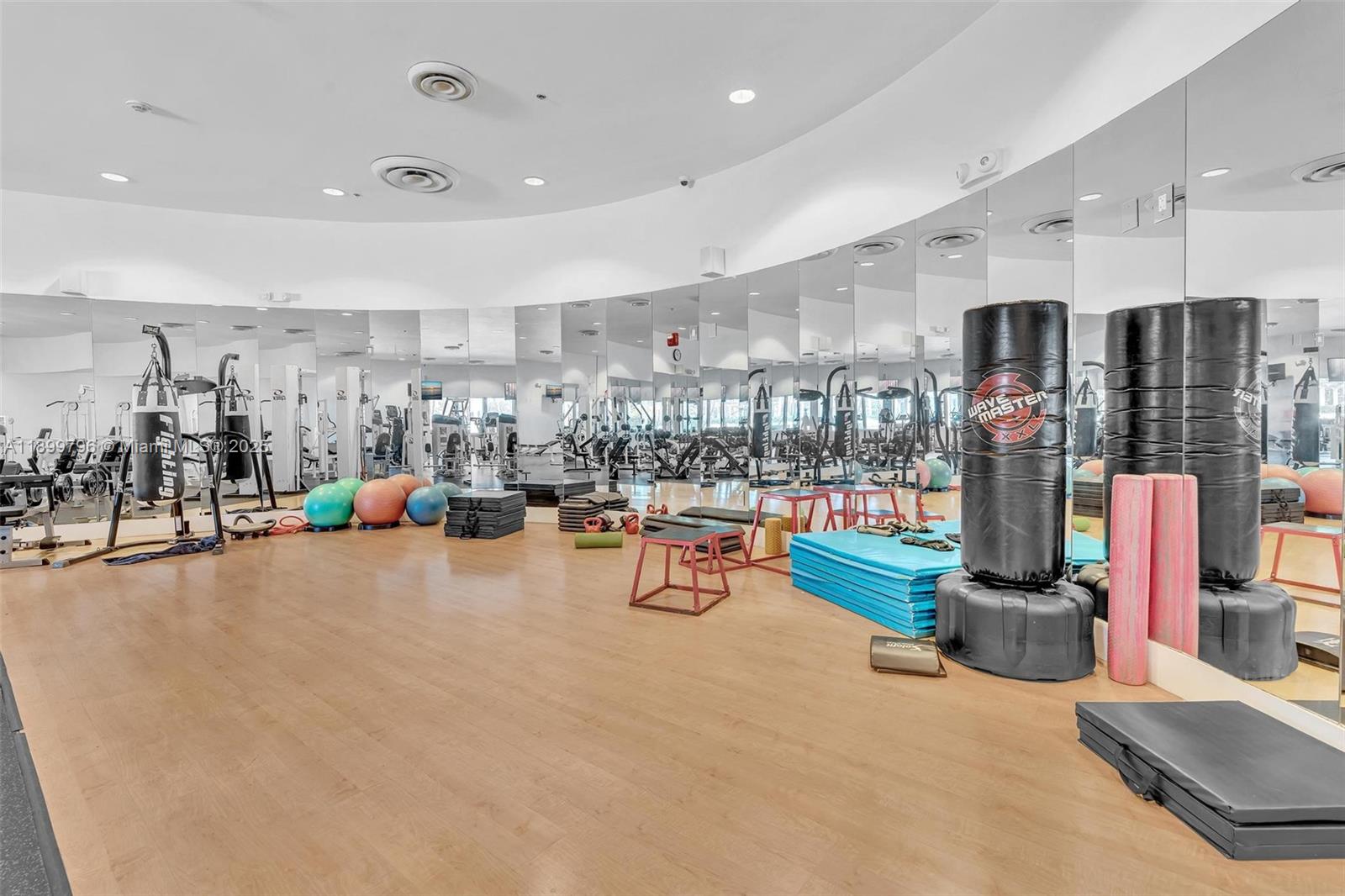 5600 Collins Ave # 10J