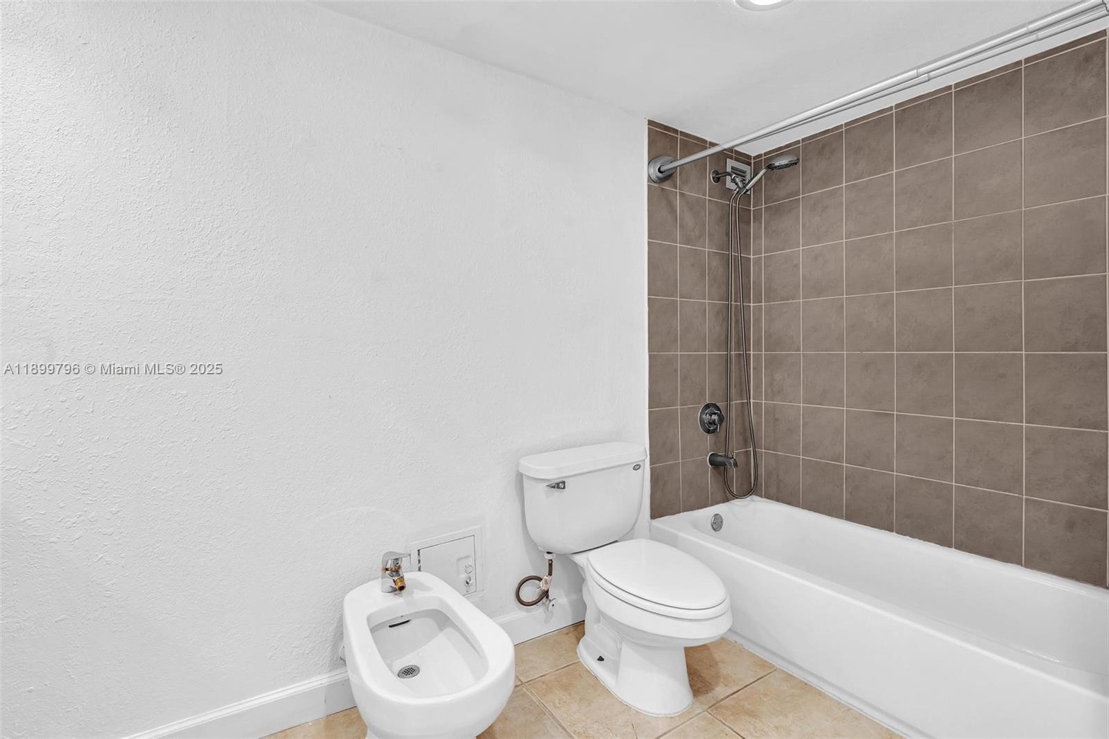 5600 Collins Ave # 10J