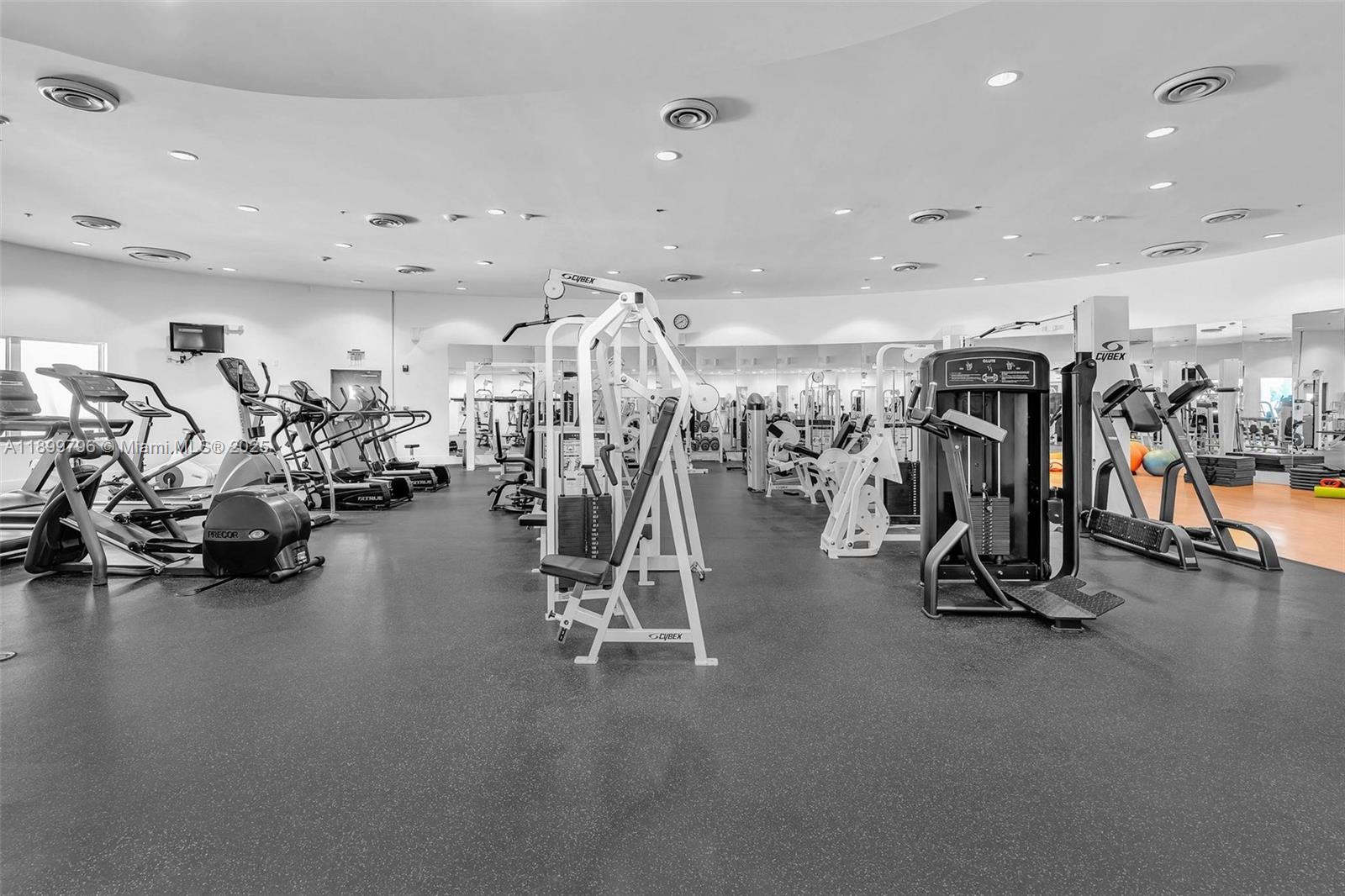 5600 Collins Ave # 10J