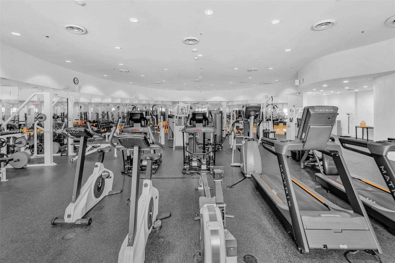 5600 Collins Ave # 10J