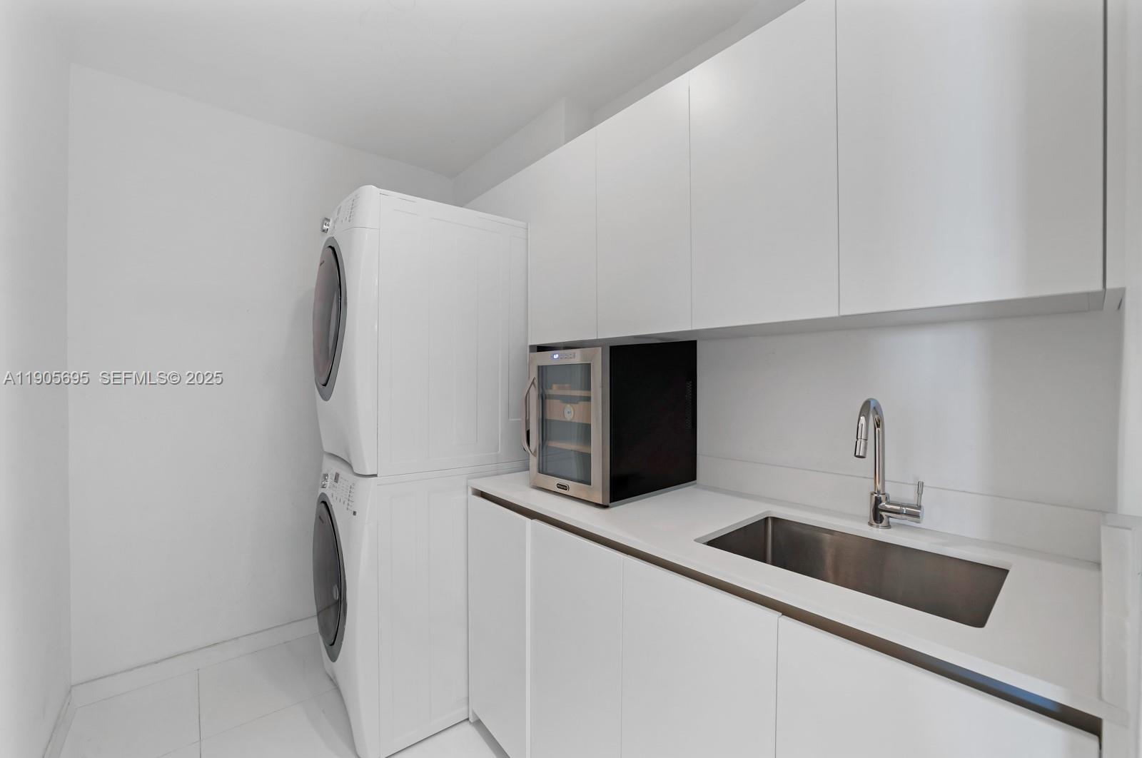 10201 Collins Ave # 807