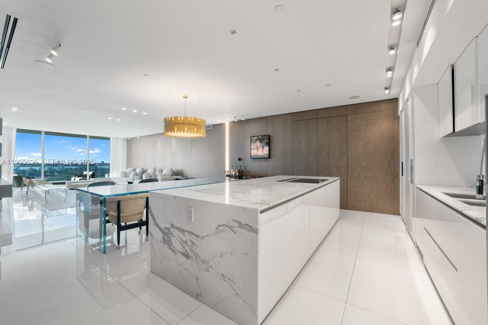 10201 Collins Ave # 807