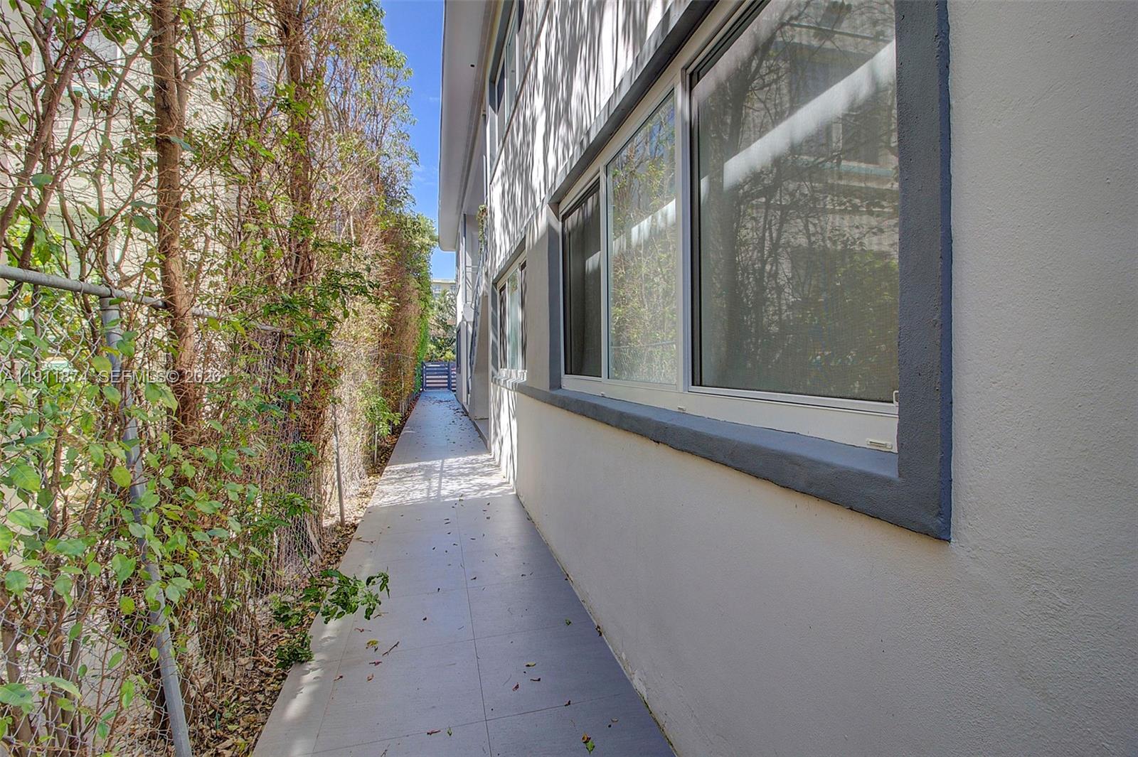 1035 Euclid Ave # 25