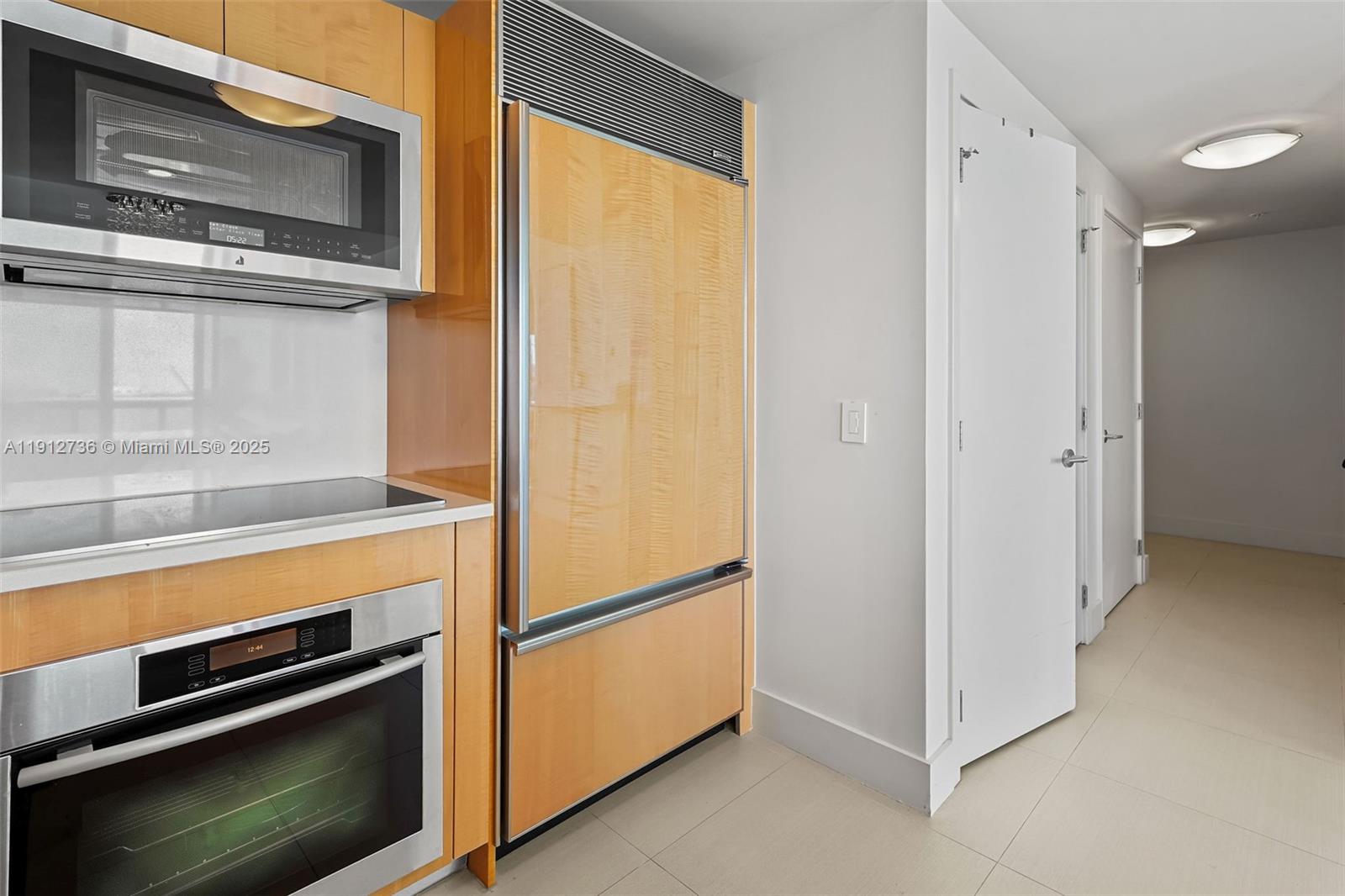 6899 Collins Ave # 1204