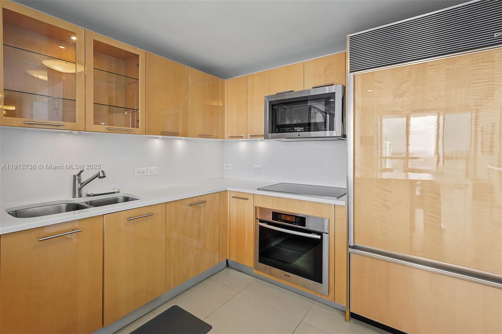 6899 Collins Ave # 1204