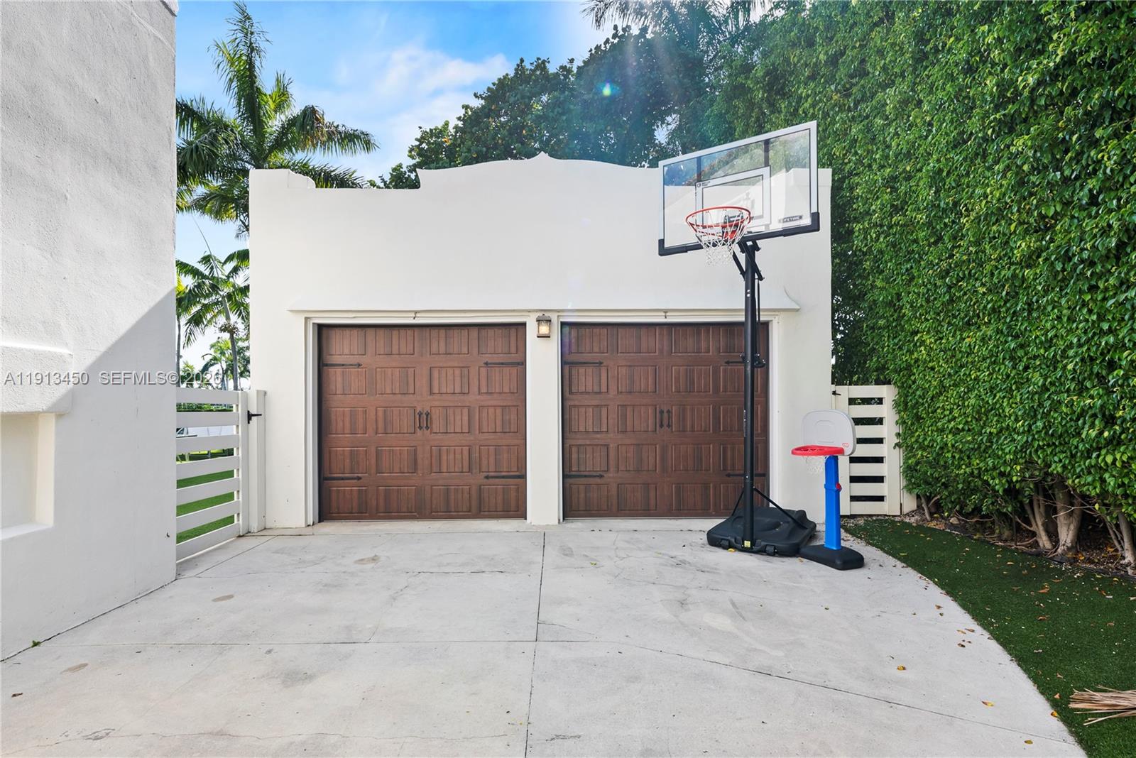 5800 La Gorce Dr
