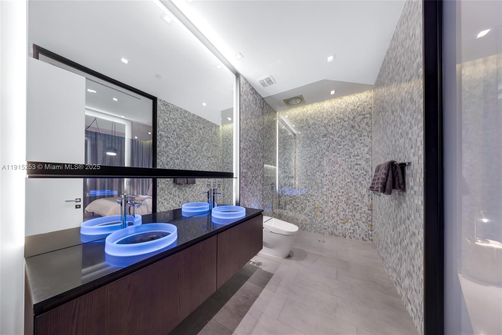 250 NW 24th St Unit: PHA
