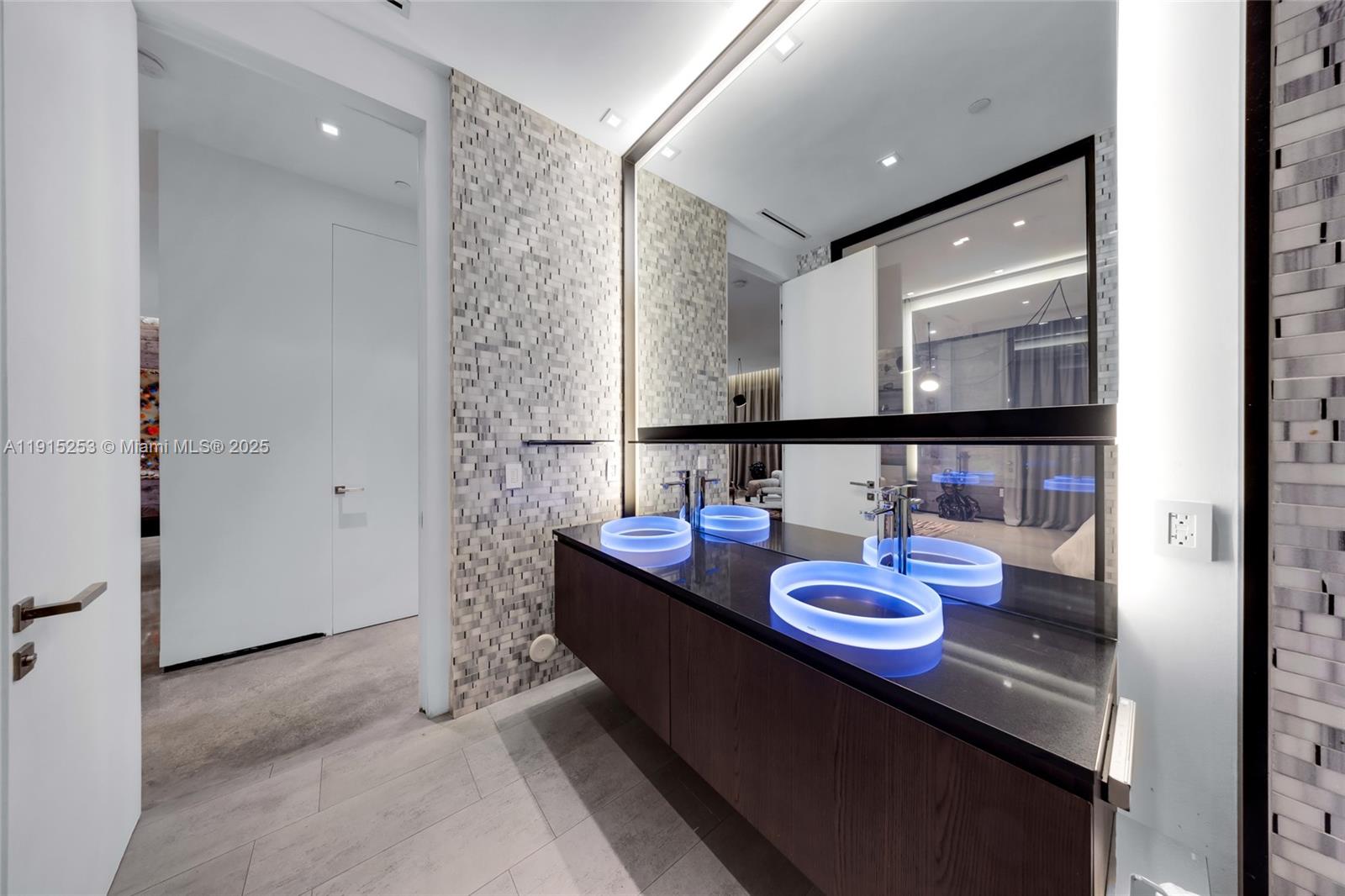 250 NW 24th St Unit: PHA