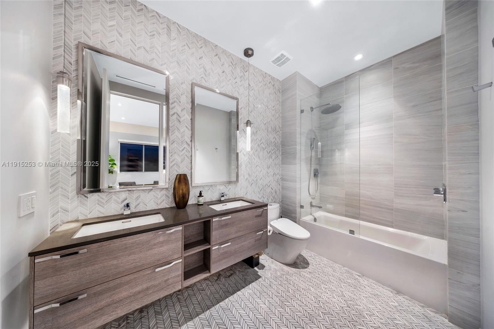 250 NW 24th St Unit: PHA