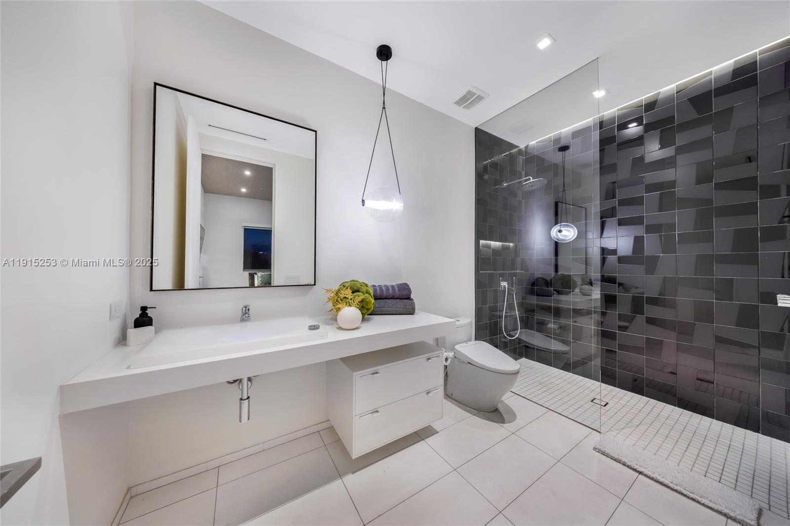 250 NW 24th St Unit: PHA