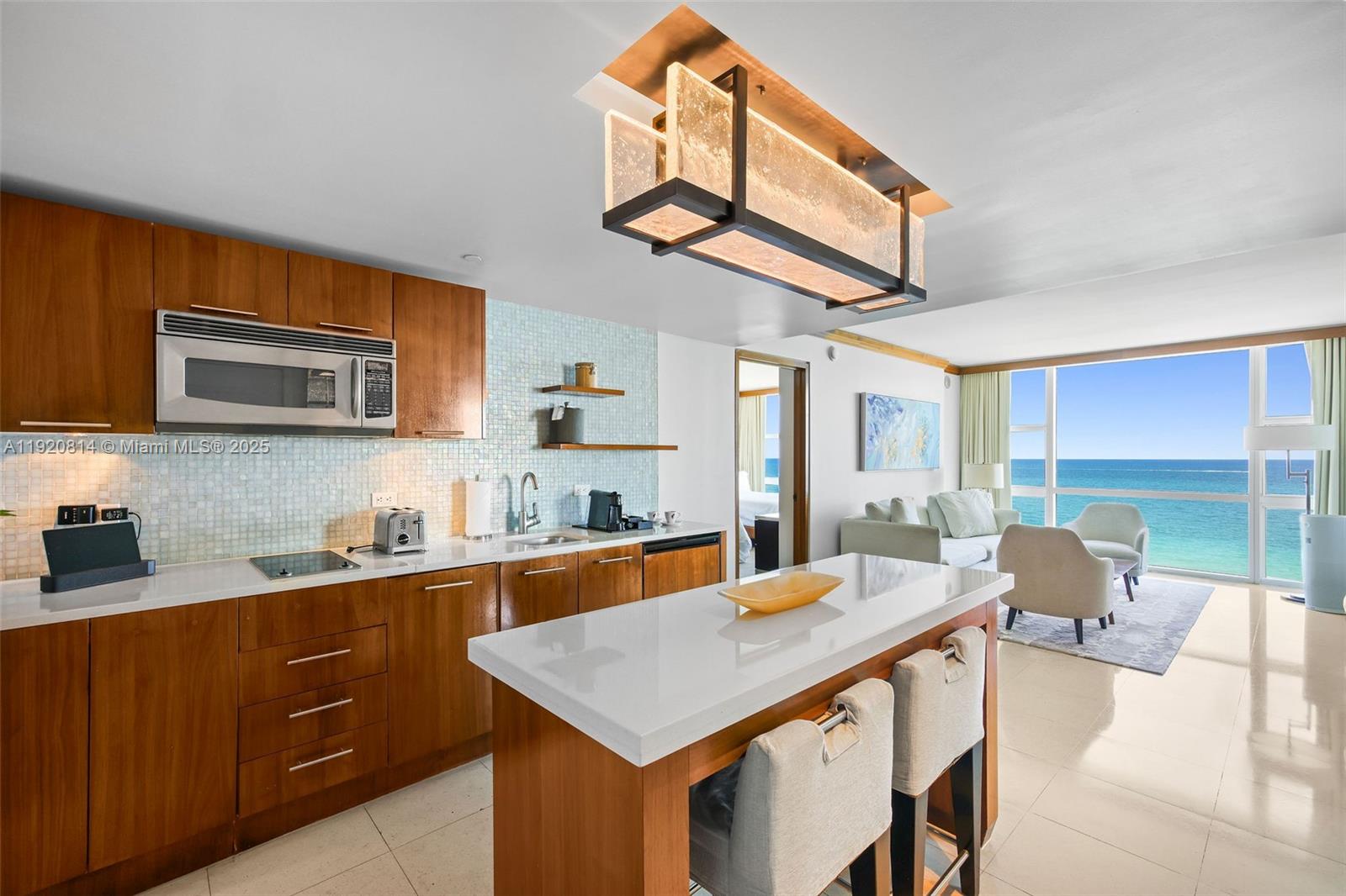 6801 Collins Ave Unit: 822(Door#) 805 (Legal#)