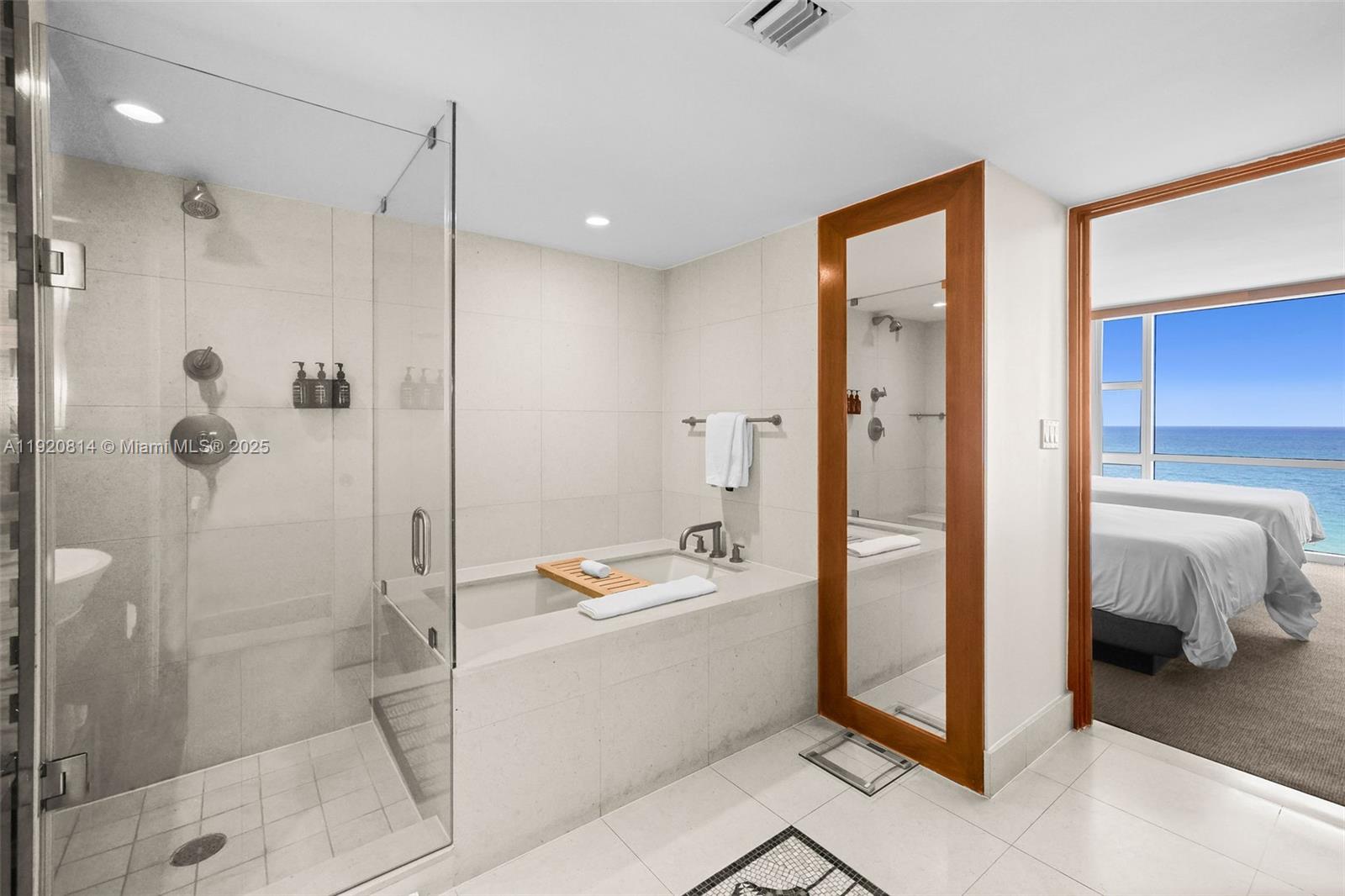 6801 Collins Ave Unit: 822(Door#) 805 (Legal#)