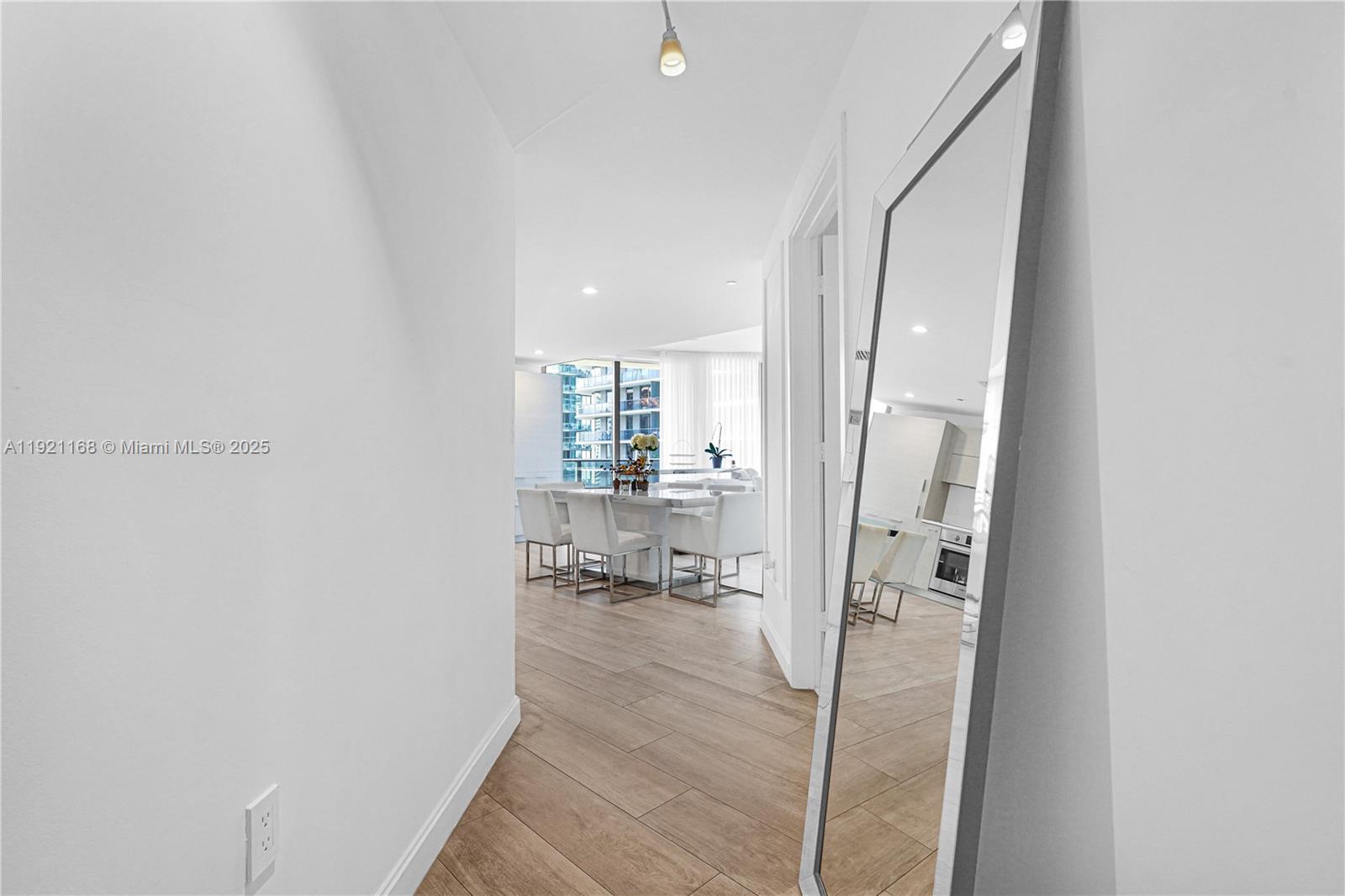 45 SW 9th St # 2901