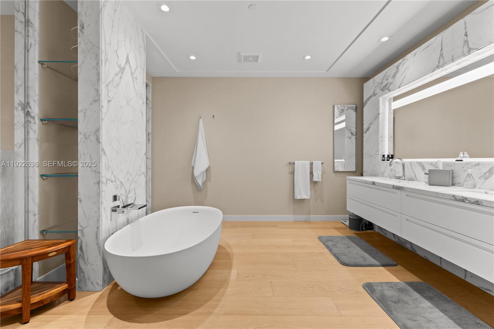 6800 Fisher Island Dr # 6842