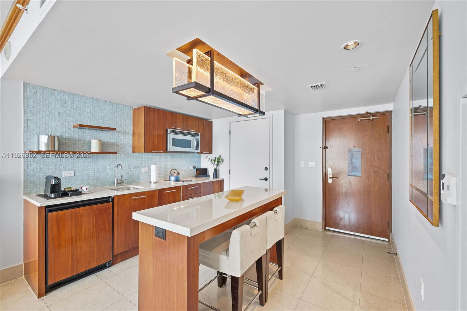 6801 Collins Ave Unit: 614 (legal 609)
