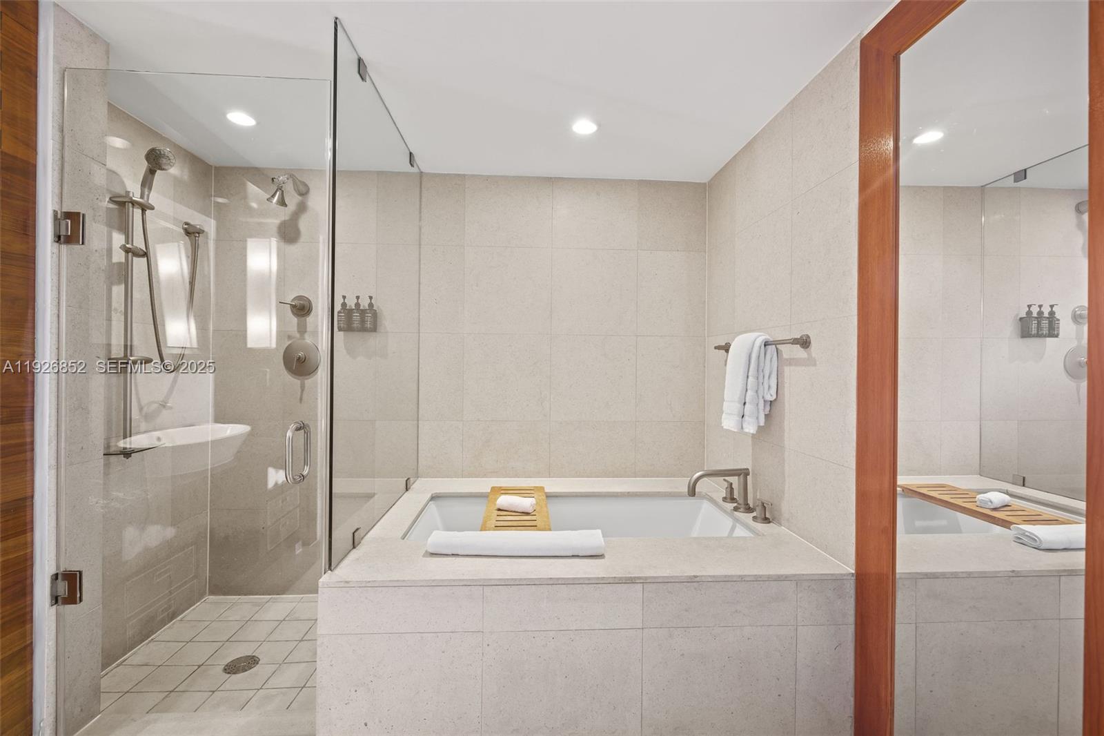 6801 Collins Ave Unit: 614 (legal 609)