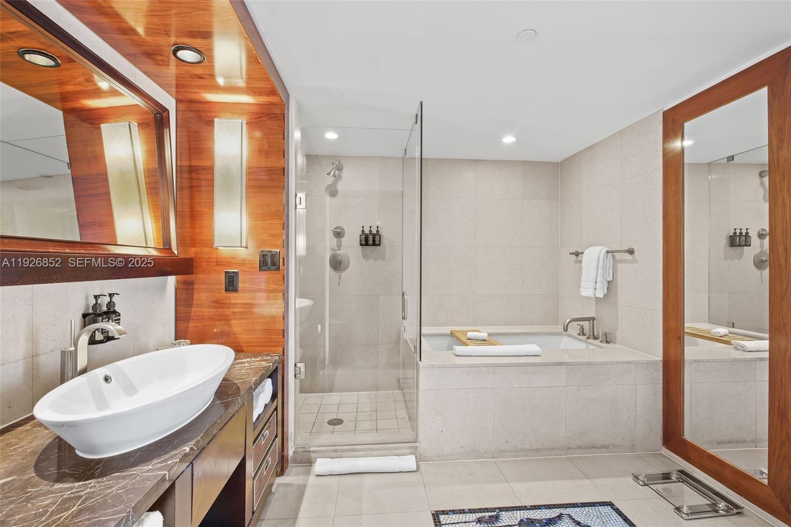 6801 Collins Ave Unit: 614 (legal 609)