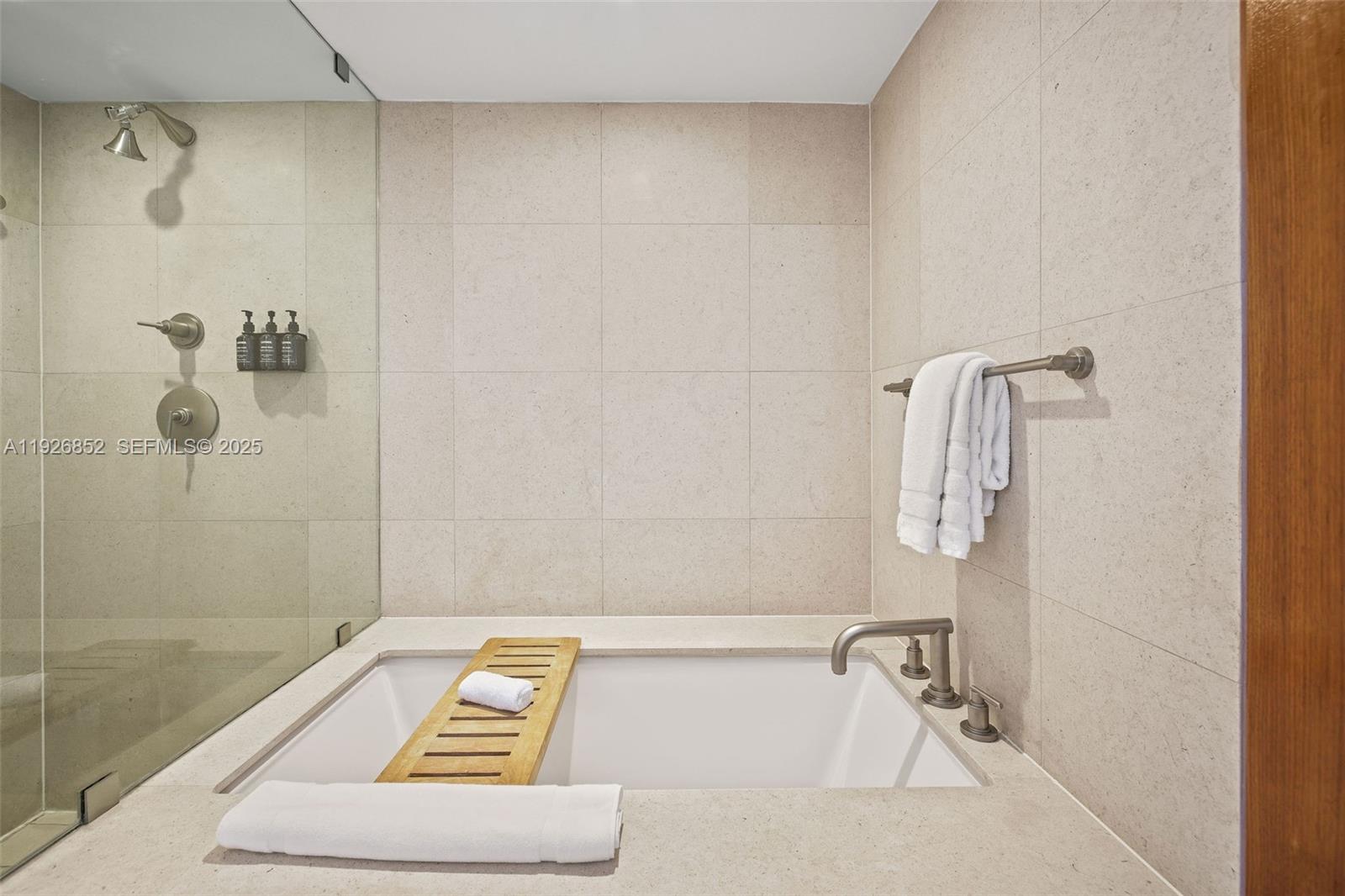 6801 Collins Ave Unit: 614 (legal 609)