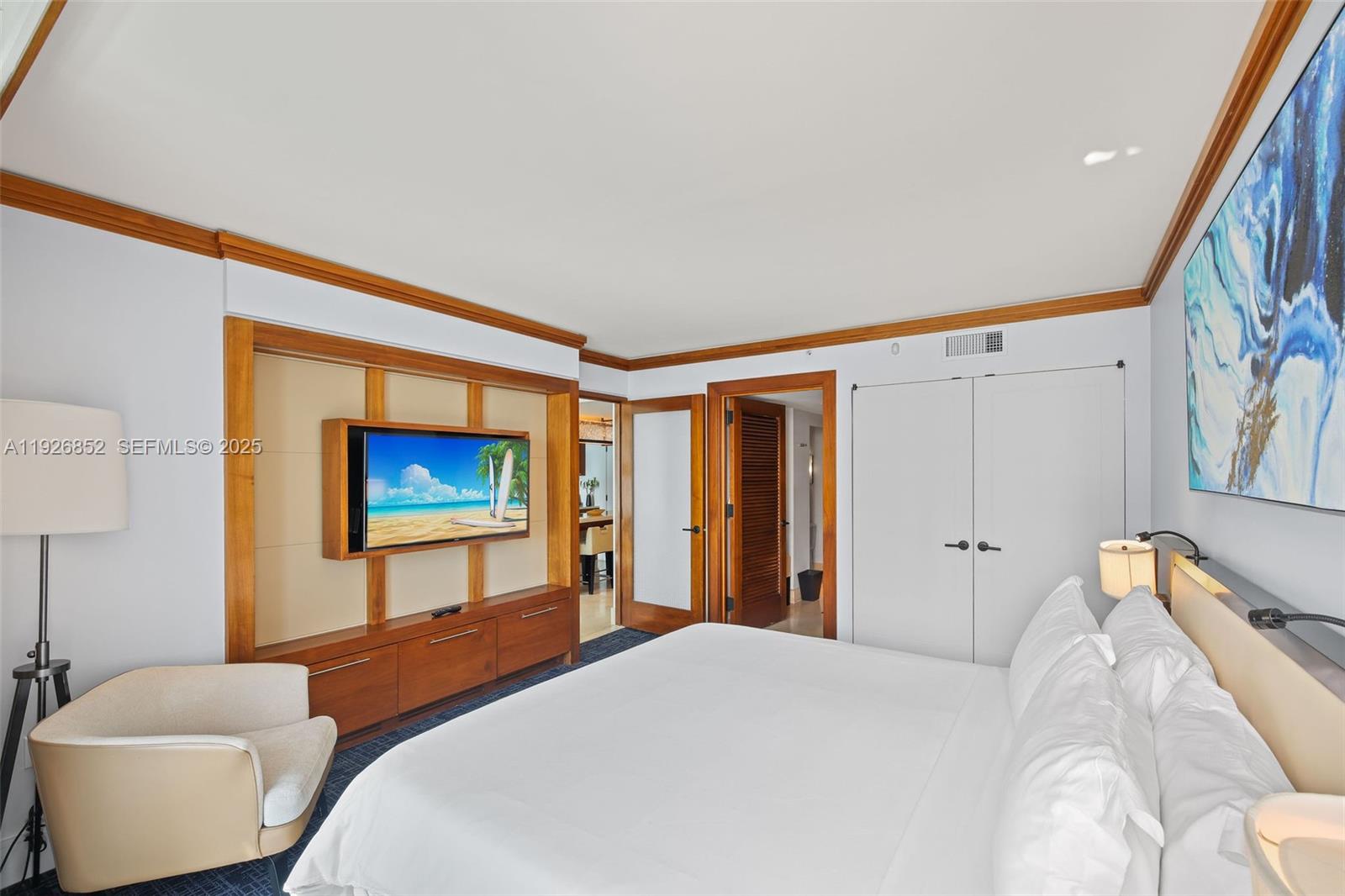 6801 Collins Ave Unit: 614 (legal 609)