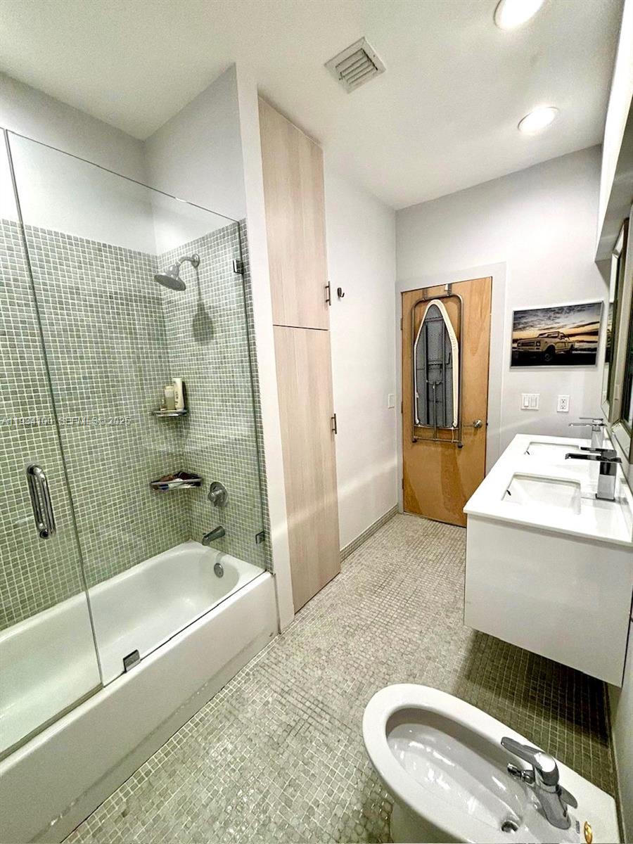 221 Jefferson Ave # 4